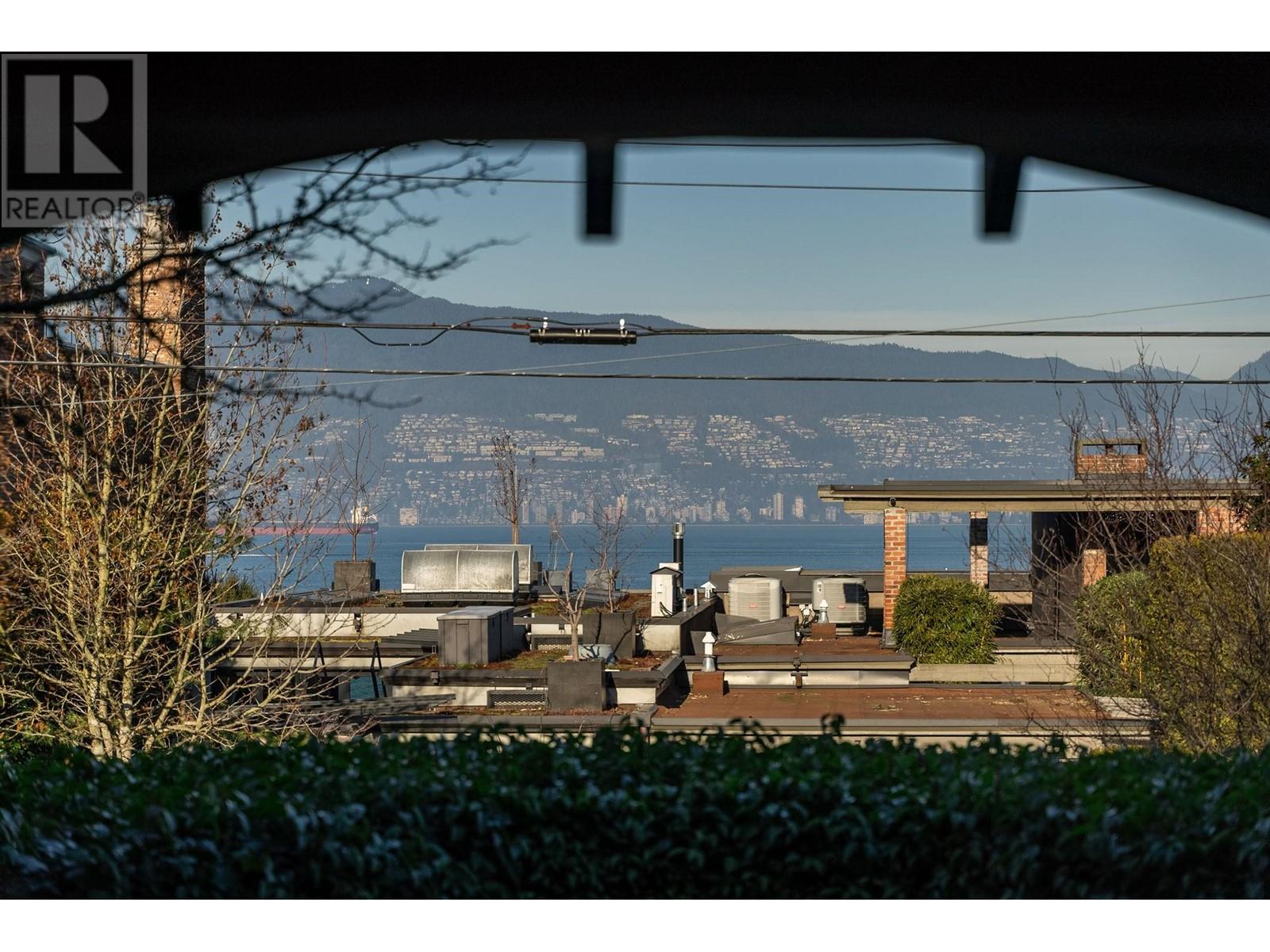 Listing Picture 4 of 40 : 1701 BLENHEIM STREET, Vancouver / 溫哥華 - 魯藝地產 Yvonne Lu Group - MLS Medallion Club Member