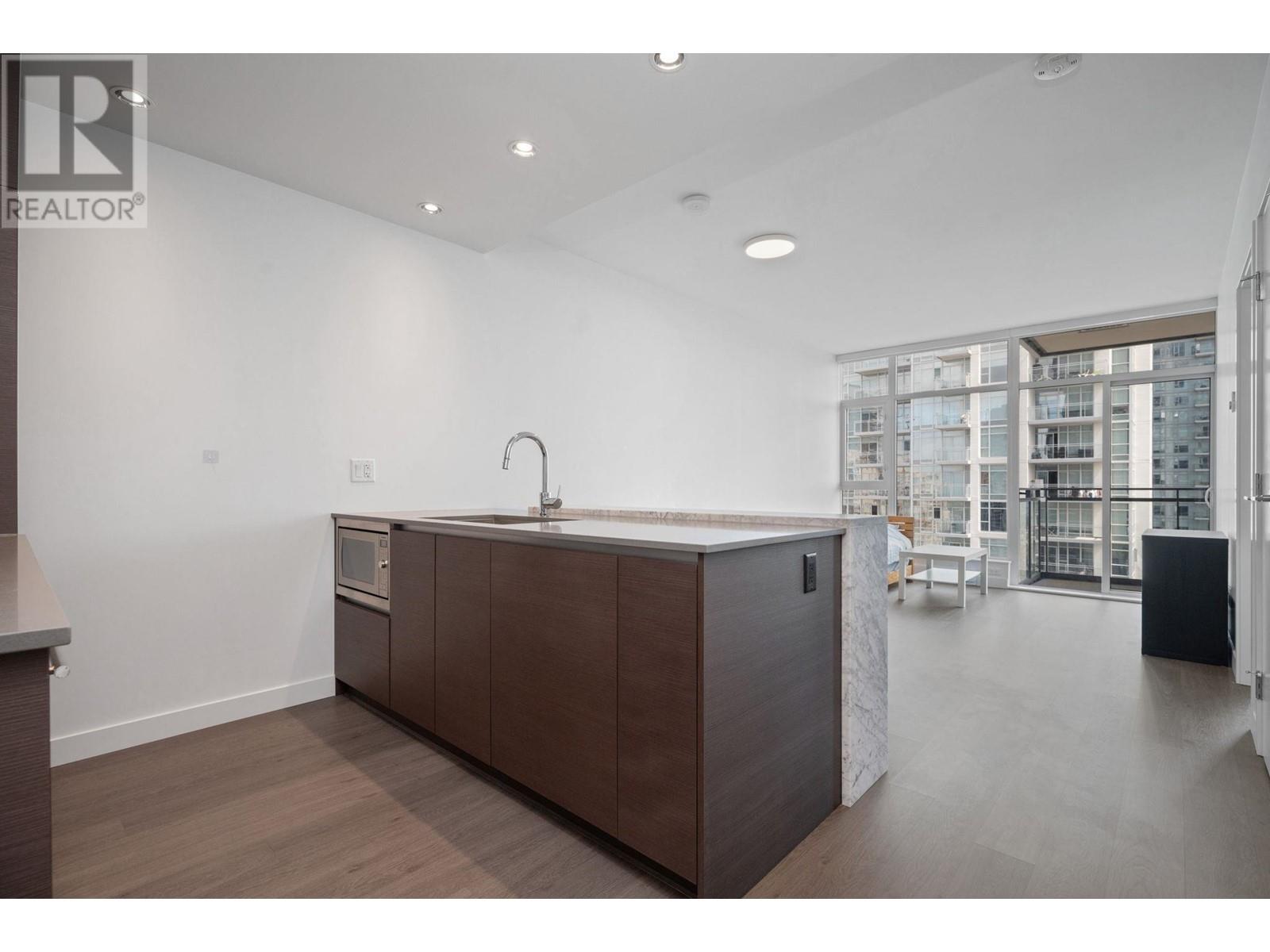 2808 6098 STATION STREET