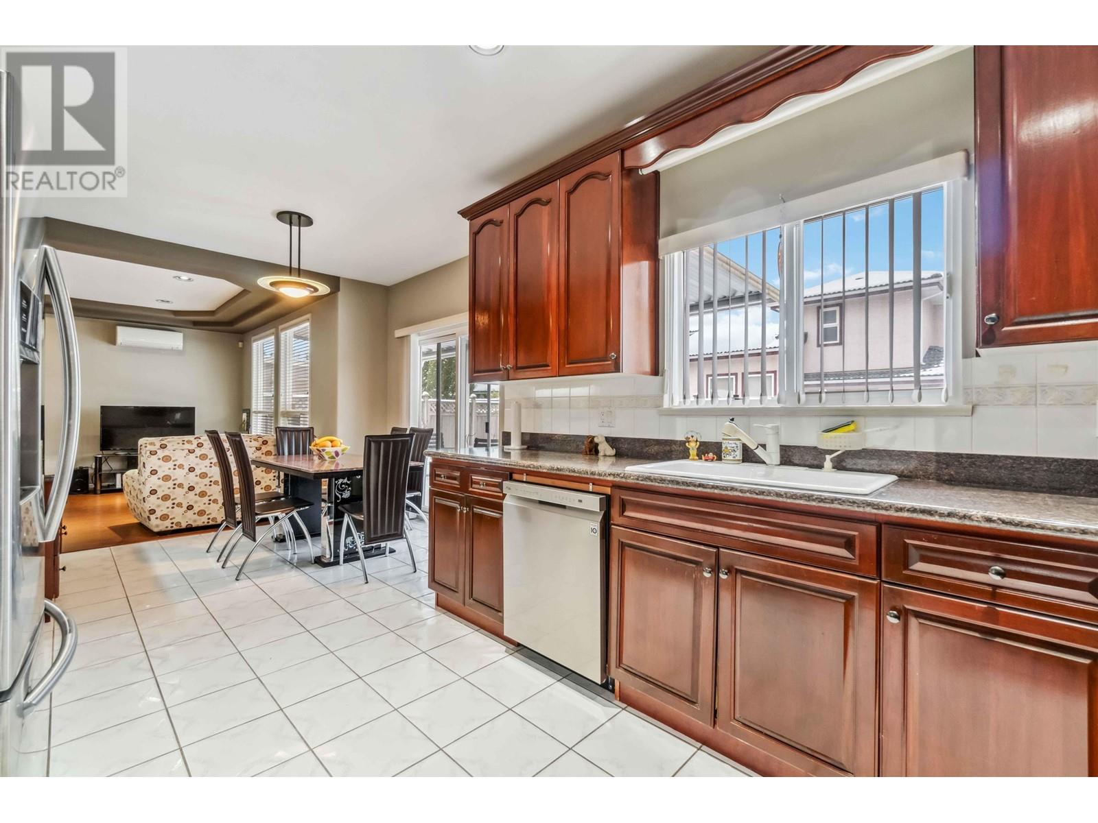 Listing Picture 12 of 40 : 4831 WYNE CRESCENT, Richmond / 烈治文 - 魯藝地產 Yvonne Lu Group - MLS Medallion Club Member