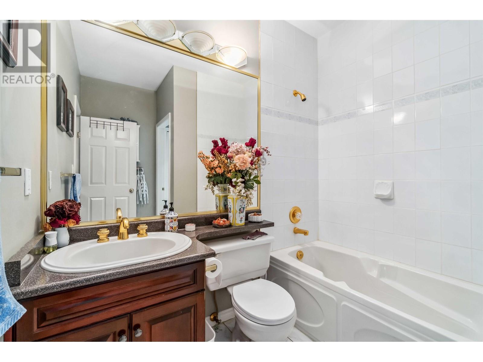 Listing Picture 19 of 40 : 4831 WYNE CRESCENT, Richmond / 烈治文 - 魯藝地產 Yvonne Lu Group - MLS Medallion Club Member