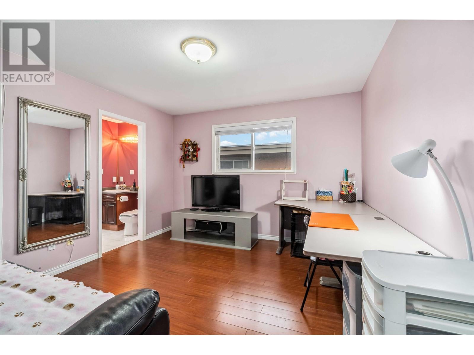 Listing Picture 30 of 40 : 4831 WYNE CRESCENT, Richmond / 烈治文 - 魯藝地產 Yvonne Lu Group - MLS Medallion Club Member