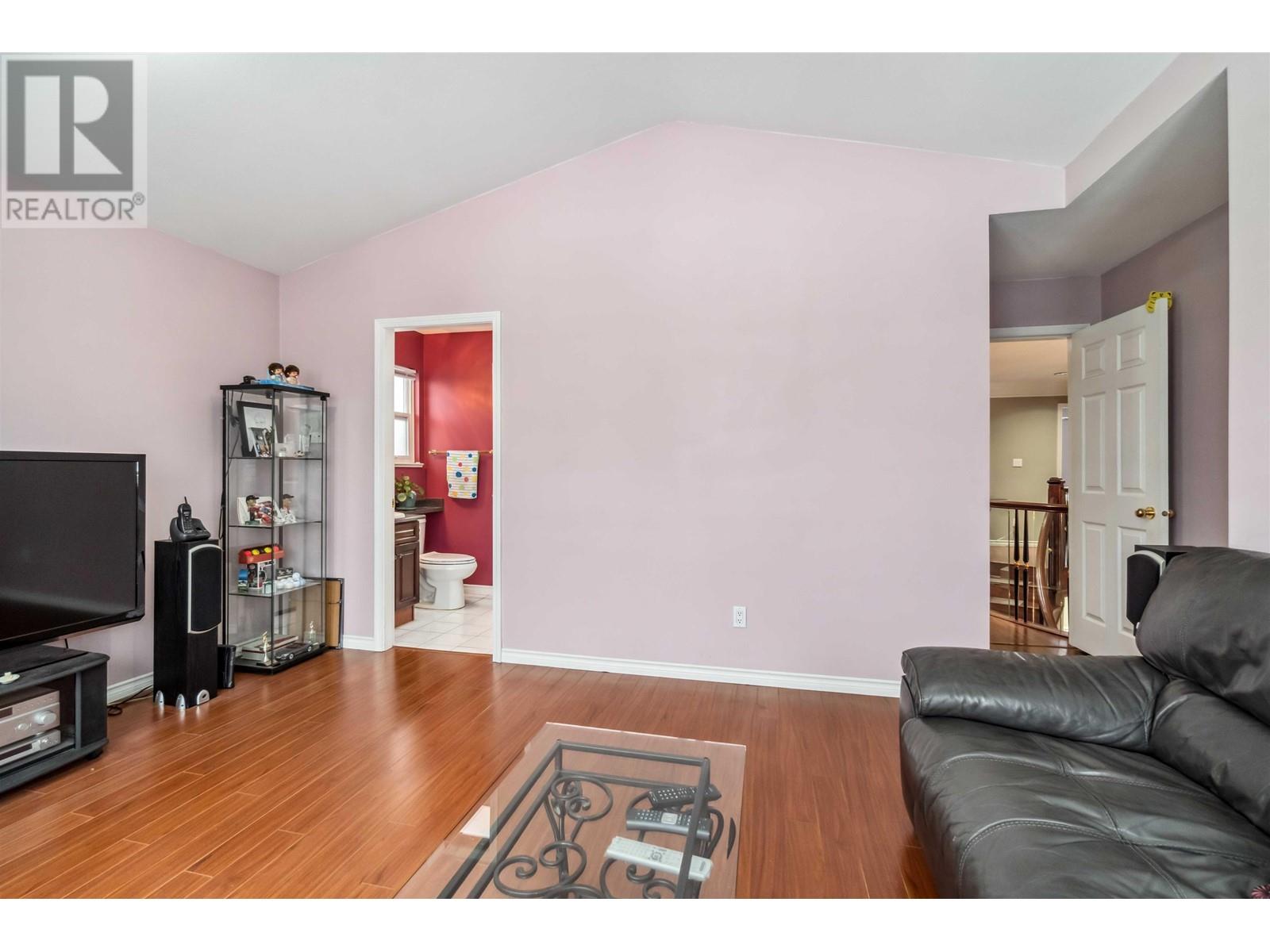 Listing Picture 35 of 40 : 4831 WYNE CRESCENT, Richmond / 烈治文 - 魯藝地產 Yvonne Lu Group - MLS Medallion Club Member