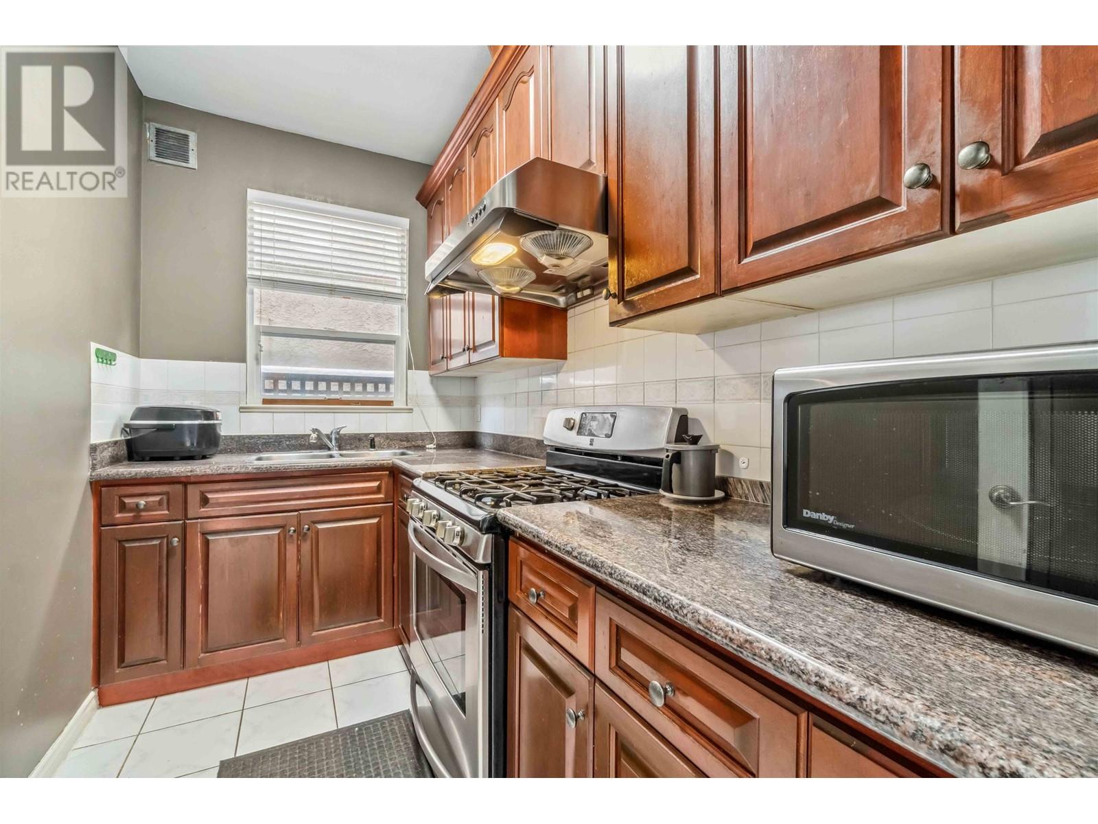 Listing Picture 9 of 40 : 4831 WYNE CRESCENT, Richmond / 烈治文 - 魯藝地產 Yvonne Lu Group - MLS Medallion Club Member