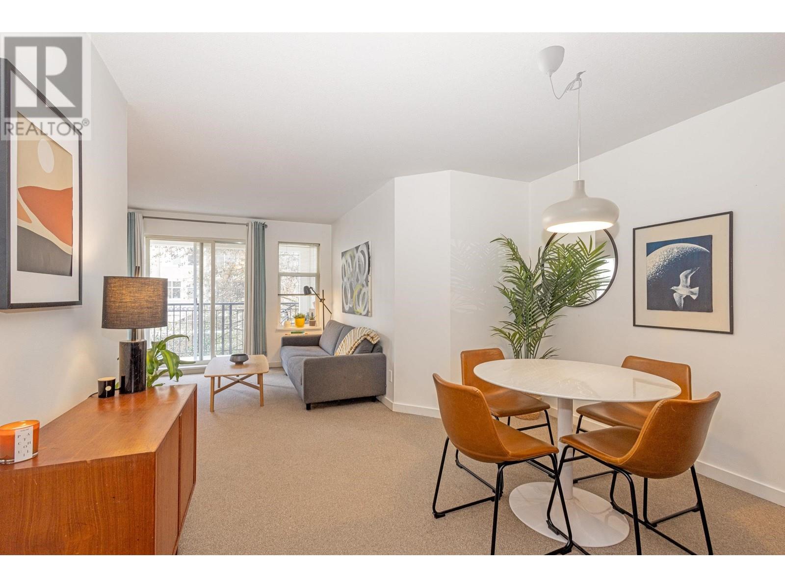 Listing Picture 4 of 21 : 313 4868 BRENTWOOD DRIVE, Burnaby / 本拿比 - 魯藝地產 Yvonne Lu Group - MLS Medallion Club Member