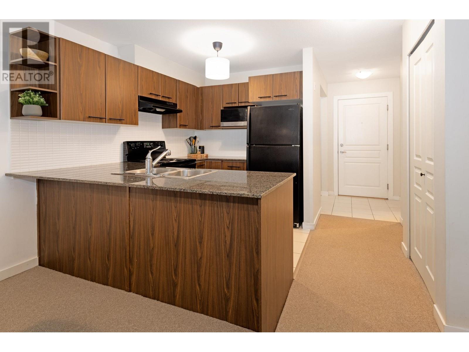 Listing Picture 9 of 21 : 313 4868 BRENTWOOD DRIVE, Burnaby / 本拿比 - 魯藝地產 Yvonne Lu Group - MLS Medallion Club Member