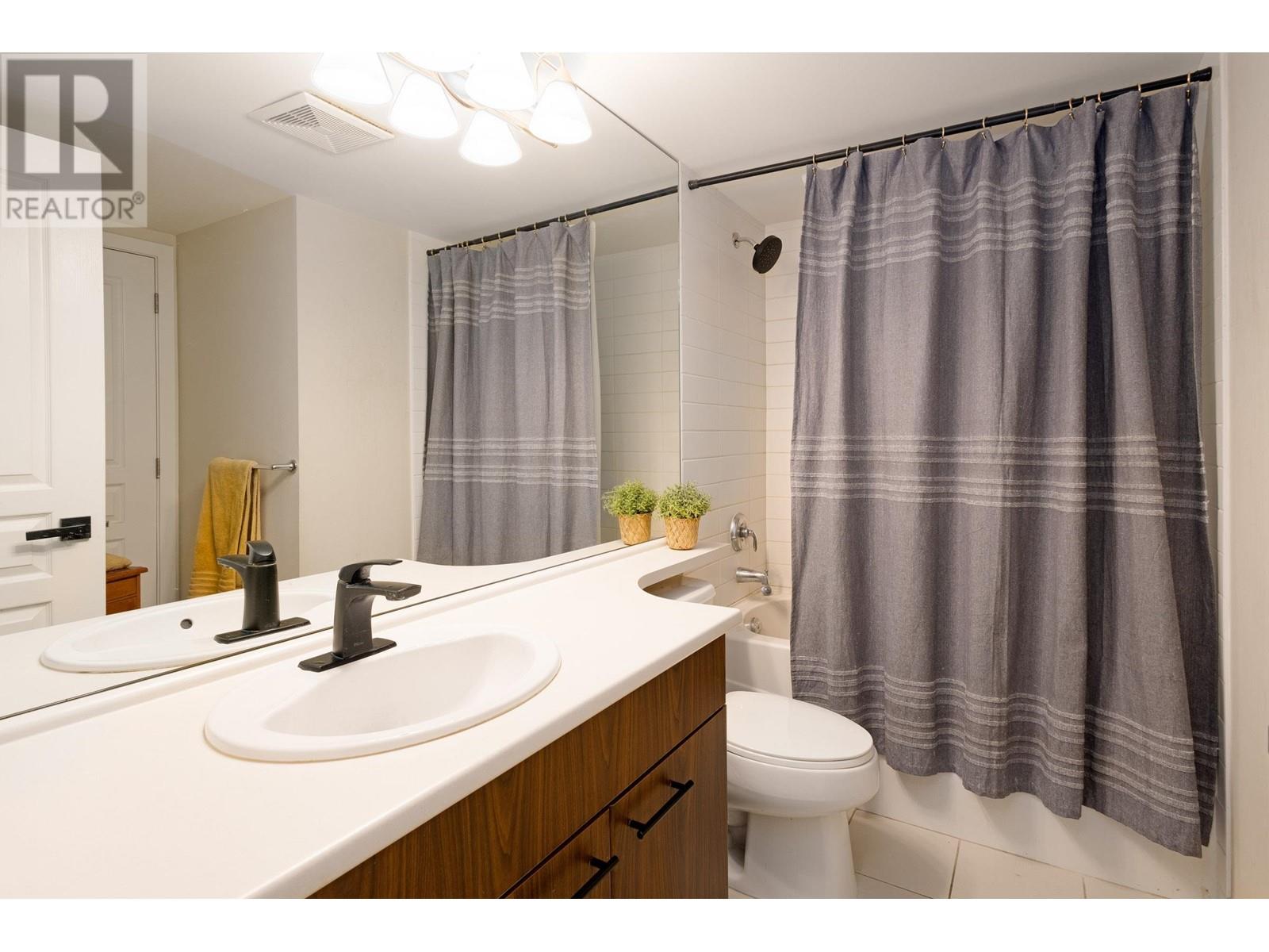 Listing Picture 13 of 21 : 313 4868 BRENTWOOD DRIVE, Burnaby / 本拿比 - 魯藝地產 Yvonne Lu Group - MLS Medallion Club Member