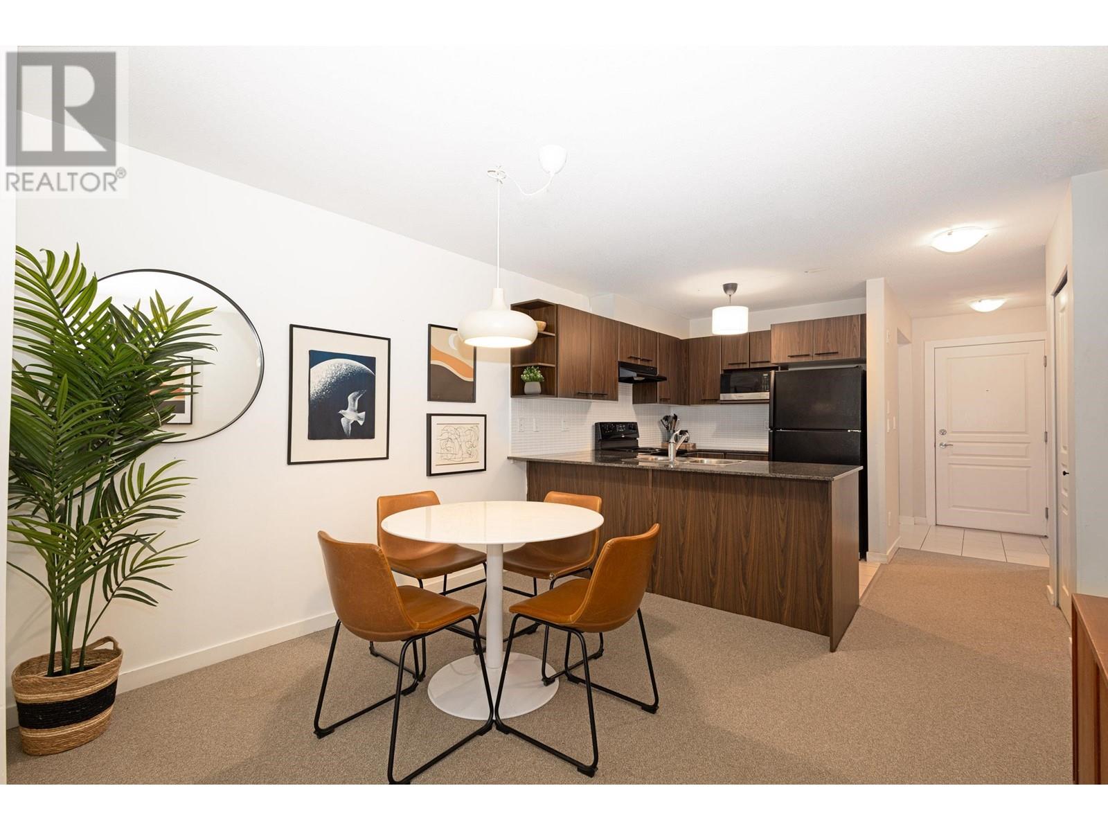 Listing Picture 8 of 21 : 313 4868 BRENTWOOD DRIVE, Burnaby / 本拿比 - 魯藝地產 Yvonne Lu Group - MLS Medallion Club Member