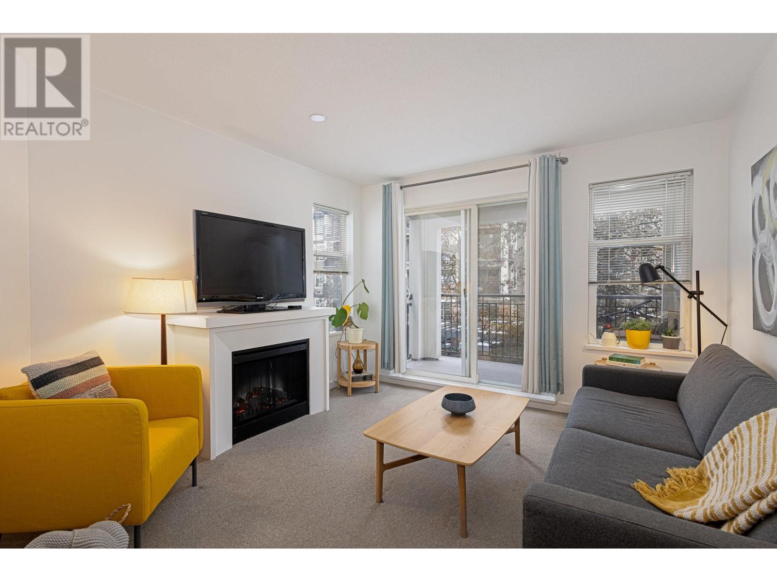 Listing Picture 6 of 21 : 313 4868 BRENTWOOD DRIVE, Burnaby / 本拿比 - 魯藝地產 Yvonne Lu Group - MLS Medallion Club Member