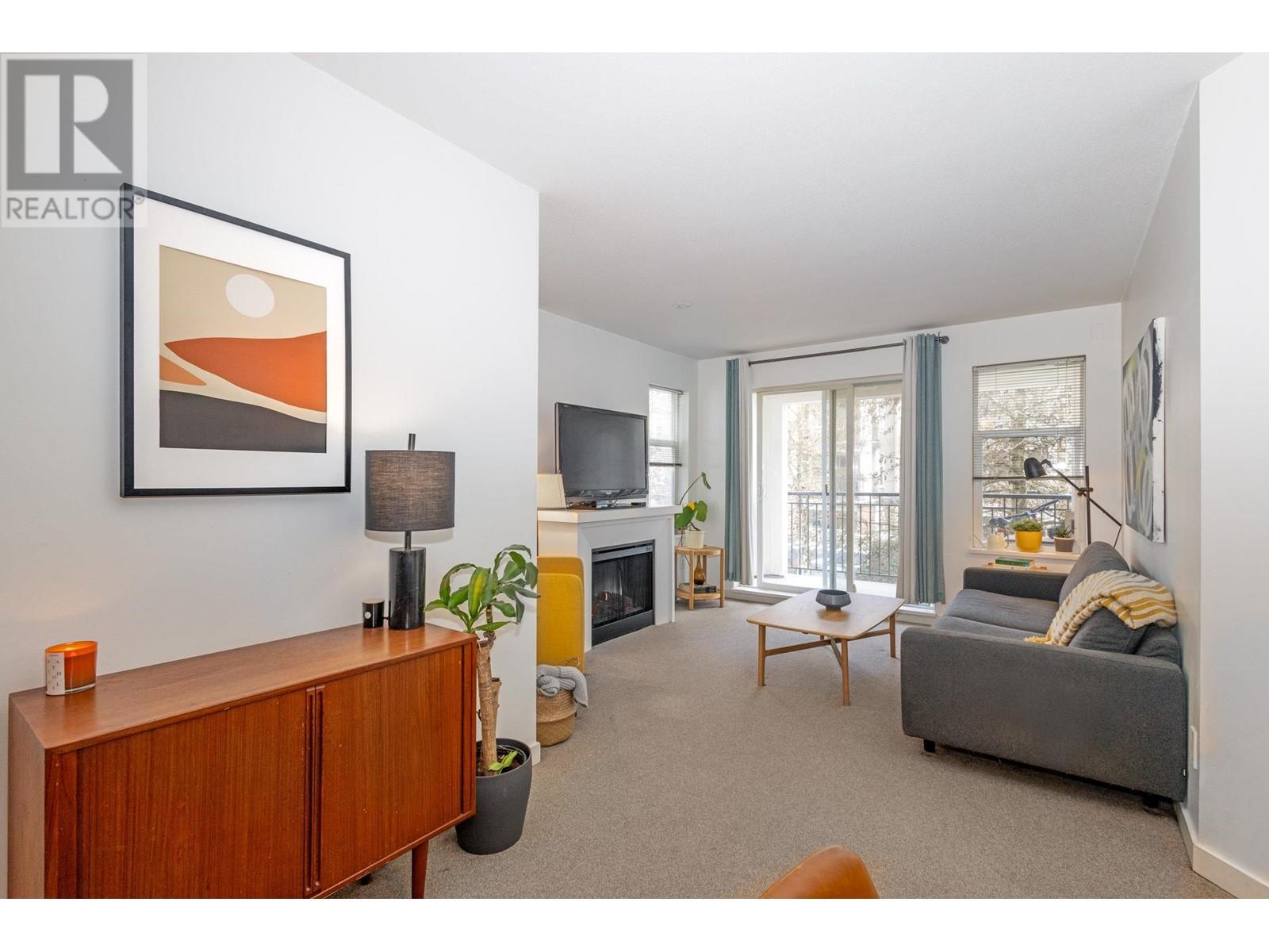 Listing Picture 5 of 21 : 313 4868 BRENTWOOD DRIVE, Burnaby / 本拿比 - 魯藝地產 Yvonne Lu Group - MLS Medallion Club Member