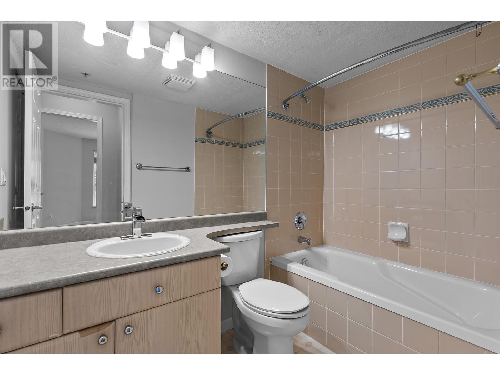Listing Picture 25 of 40 : 225 5600 ANDREWS ROAD, Richmond / 烈治文 - 魯藝地產 Yvonne Lu Group - MLS Medallion Club Member