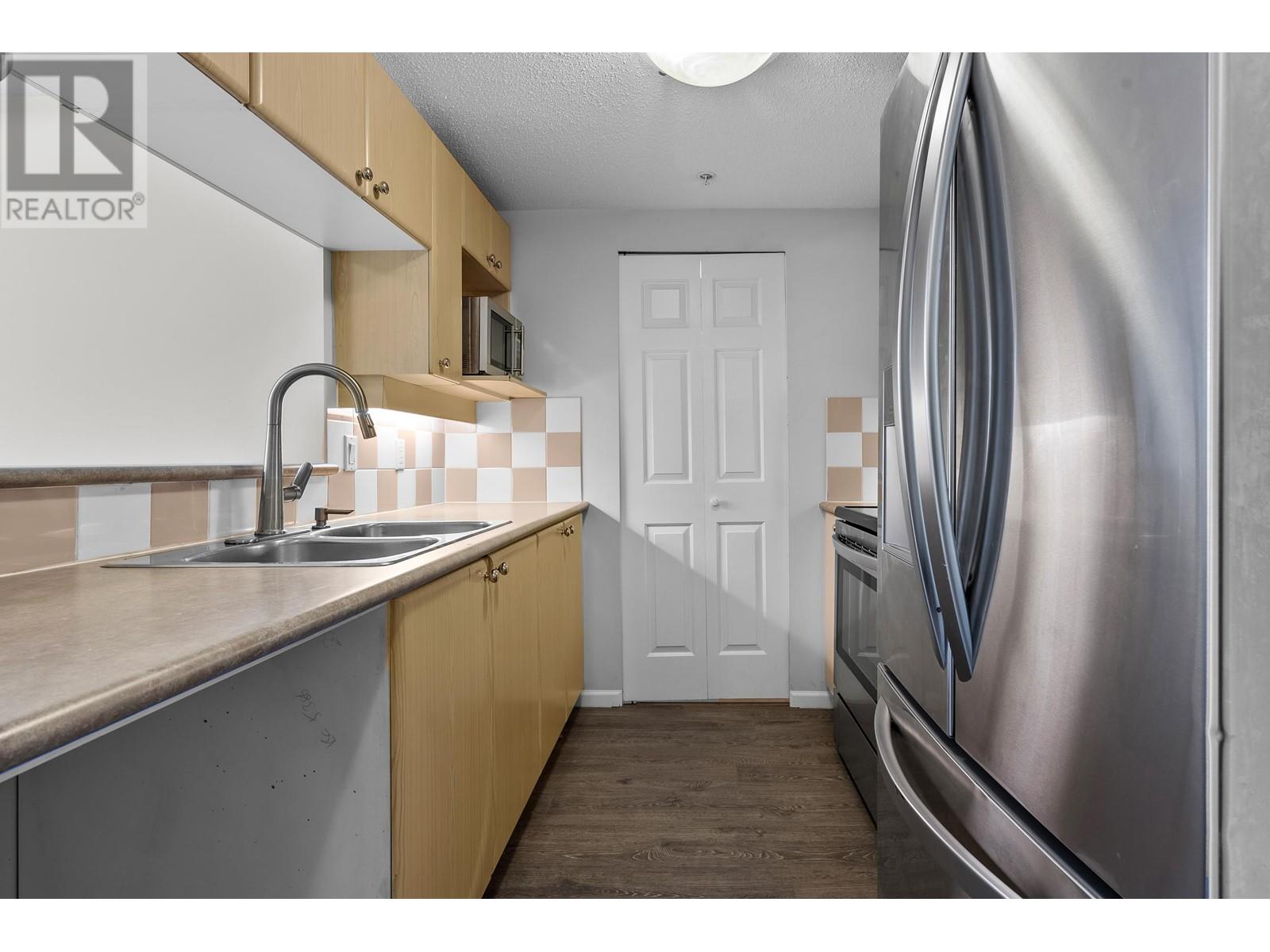 Listing Picture 11 of 40 : 225 5600 ANDREWS ROAD, Richmond / 烈治文 - 魯藝地產 Yvonne Lu Group - MLS Medallion Club Member