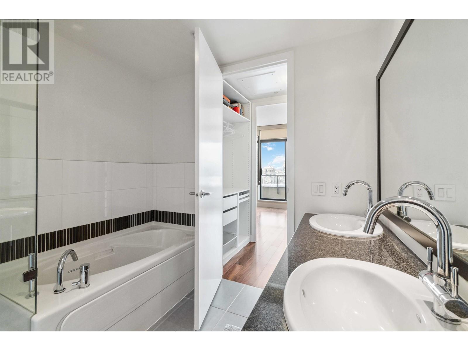 Listing Picture 23 of 37 : 3003 2345 MADISON AVENUE, Burnaby / 本拿比 - 魯藝地產 Yvonne Lu Group - MLS Medallion Club Member