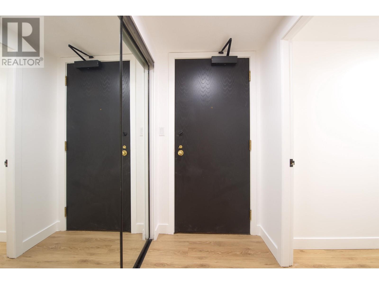 Listing Picture 7 of 33 : 2201 888 HAMILTON STREET, Vancouver / 溫哥華 - 魯藝地產 Yvonne Lu Group - MLS Medallion Club Member