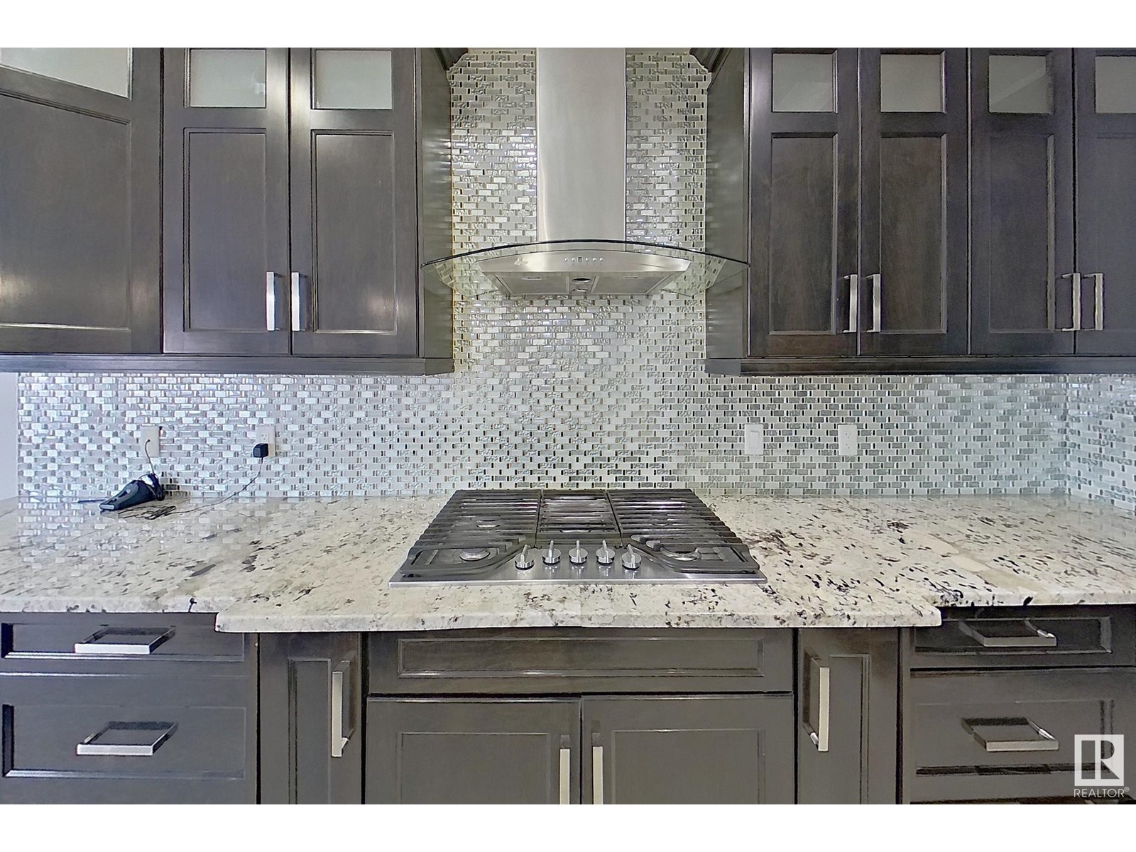 Property at 1743 28 ST NW image 2