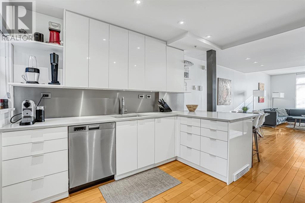 Listing Picture 11 of 24 : 987 BEATTY STREET, Vancouver / 溫哥華 - 魯藝地產 Yvonne Lu Group - MLS Medallion Club Member