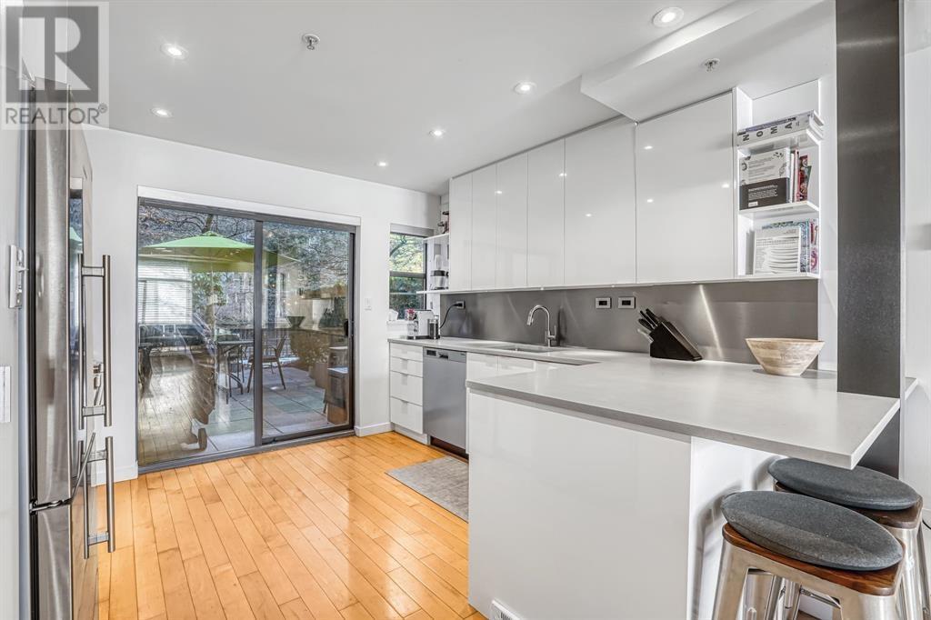 Listing Picture 10 of 24 : 987 BEATTY STREET, Vancouver / 溫哥華 - 魯藝地產 Yvonne Lu Group - MLS Medallion Club Member