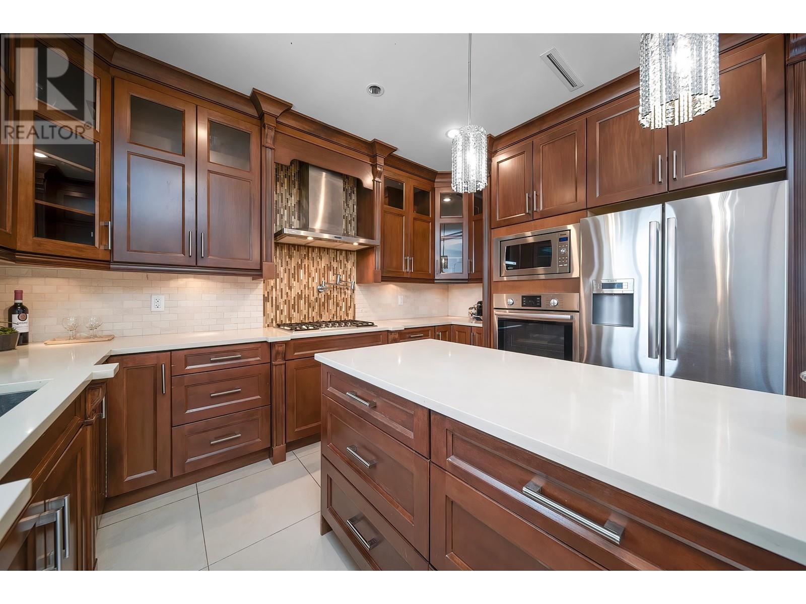 Listing Picture 14 of 39 : 4747 UNION STREET, Burnaby / 本拿比 - 魯藝地產 Yvonne Lu Group - MLS Medallion Club Member