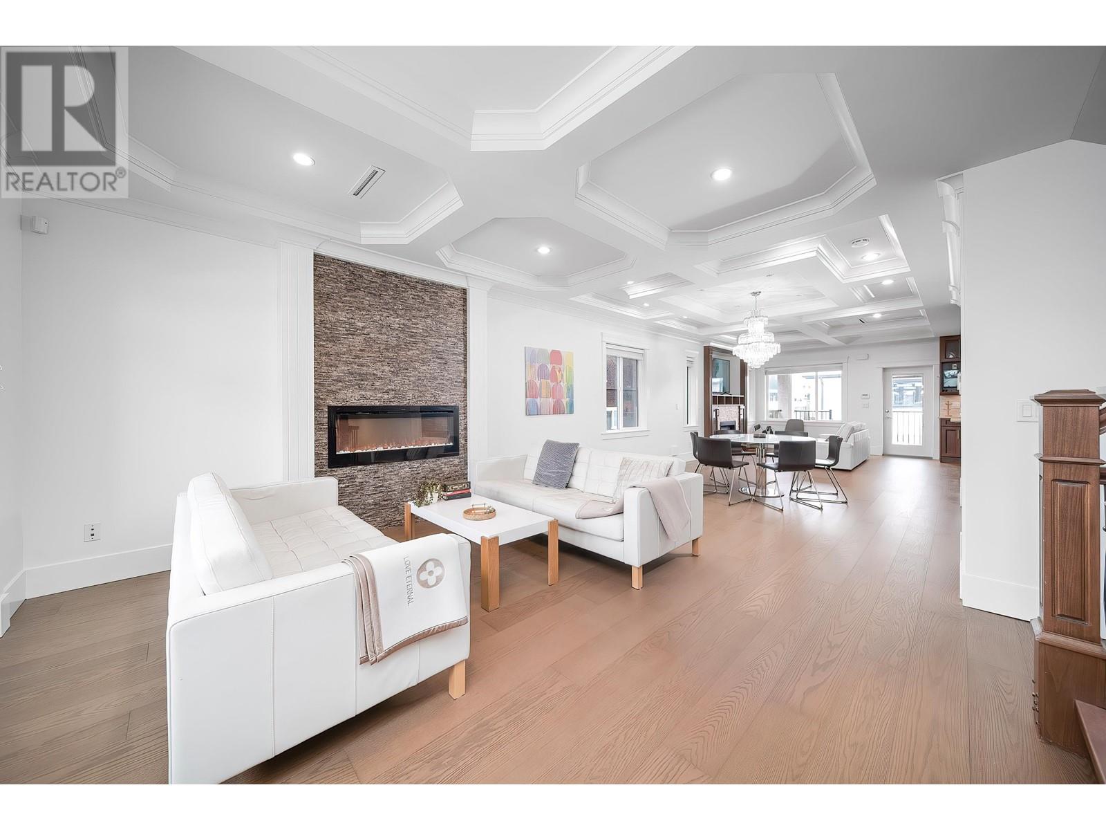 Listing Picture 9 of 39 : 4747 UNION STREET, Burnaby / 本拿比 - 魯藝地產 Yvonne Lu Group - MLS Medallion Club Member