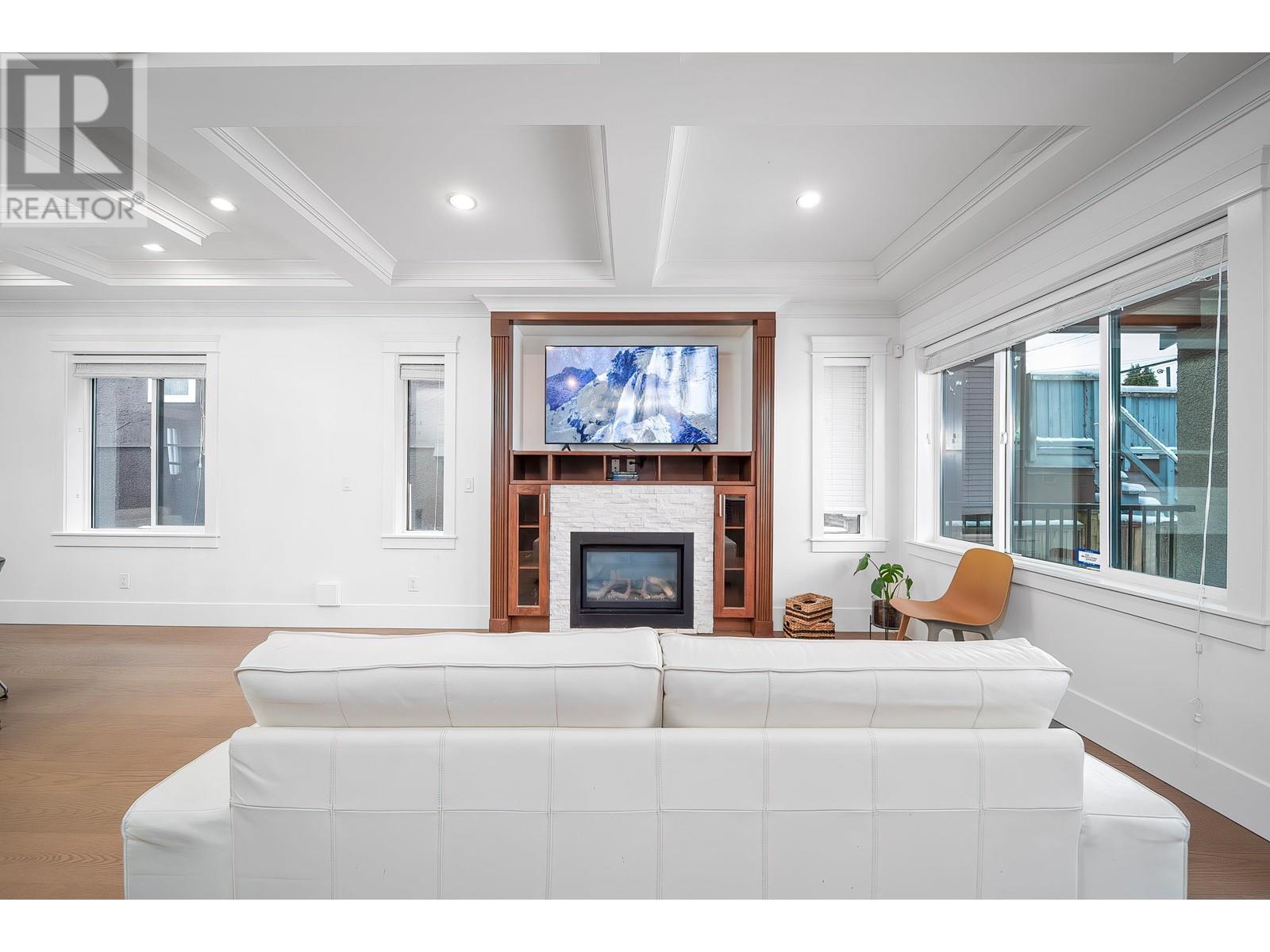 Listing Picture 10 of 39 : 4747 UNION STREET, Burnaby / 本拿比 - 魯藝地產 Yvonne Lu Group - MLS Medallion Club Member