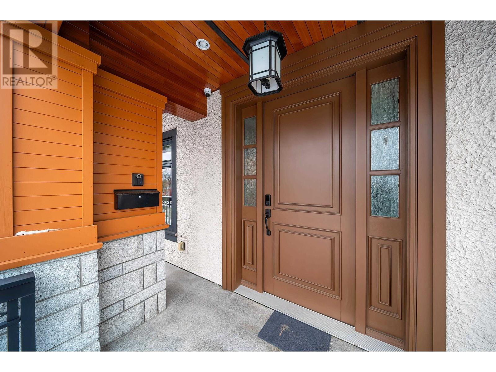 Listing Picture 6 of 39 : 4747 UNION STREET, Burnaby / 本拿比 - 魯藝地產 Yvonne Lu Group - MLS Medallion Club Member