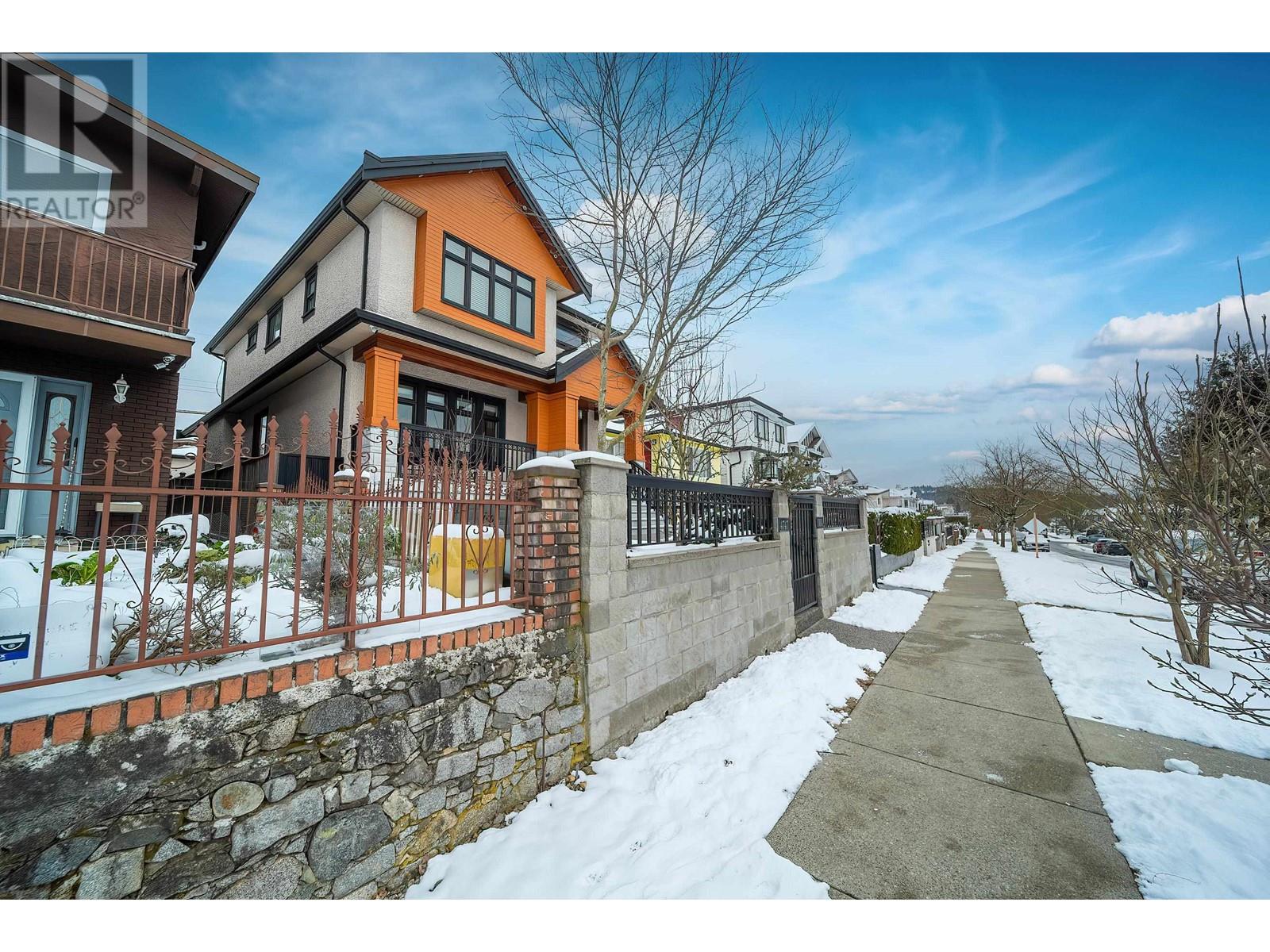 Listing Picture 3 of 39 : 4747 UNION STREET, Burnaby / 本拿比 - 魯藝地產 Yvonne Lu Group - MLS Medallion Club Member