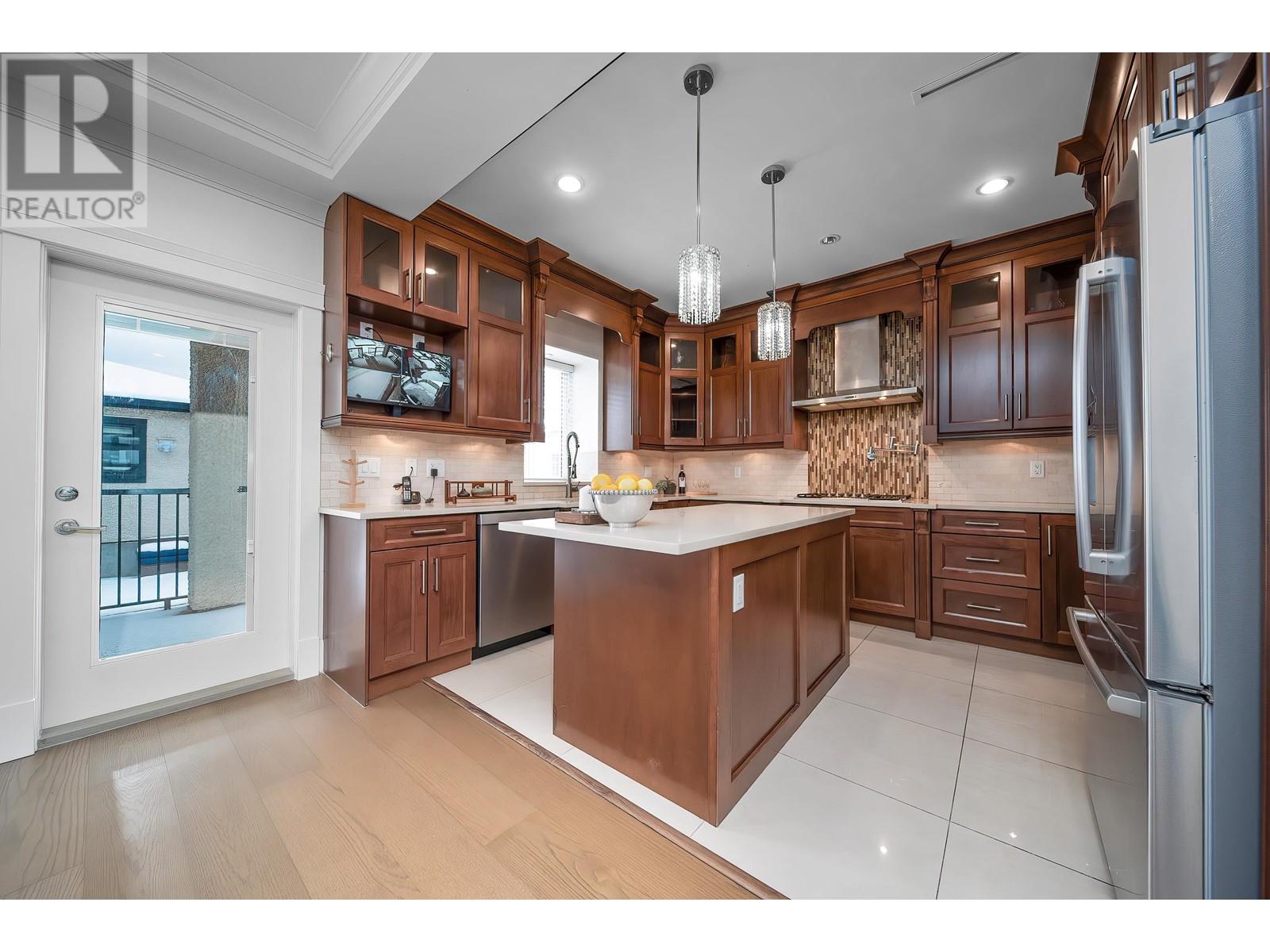 Listing Picture 15 of 39 : 4747 UNION STREET, Burnaby / 本拿比 - 魯藝地產 Yvonne Lu Group - MLS Medallion Club Member