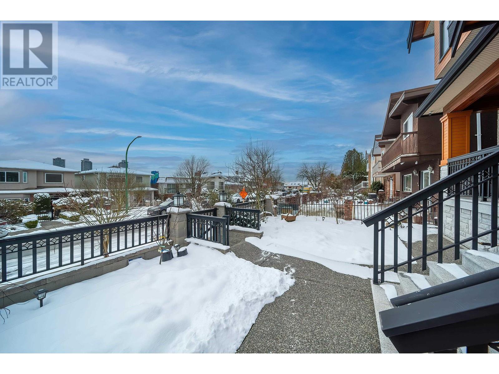 Listing Picture 34 of 39 : 4747 UNION STREET, Burnaby / 本拿比 - 魯藝地產 Yvonne Lu Group - MLS Medallion Club Member