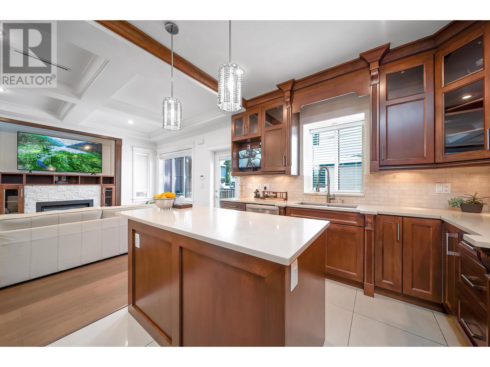 Listing Picture 16 of 39 : 4747 UNION STREET, Burnaby / 本拿比 - 魯藝地產 Yvonne Lu Group - MLS Medallion Club Member