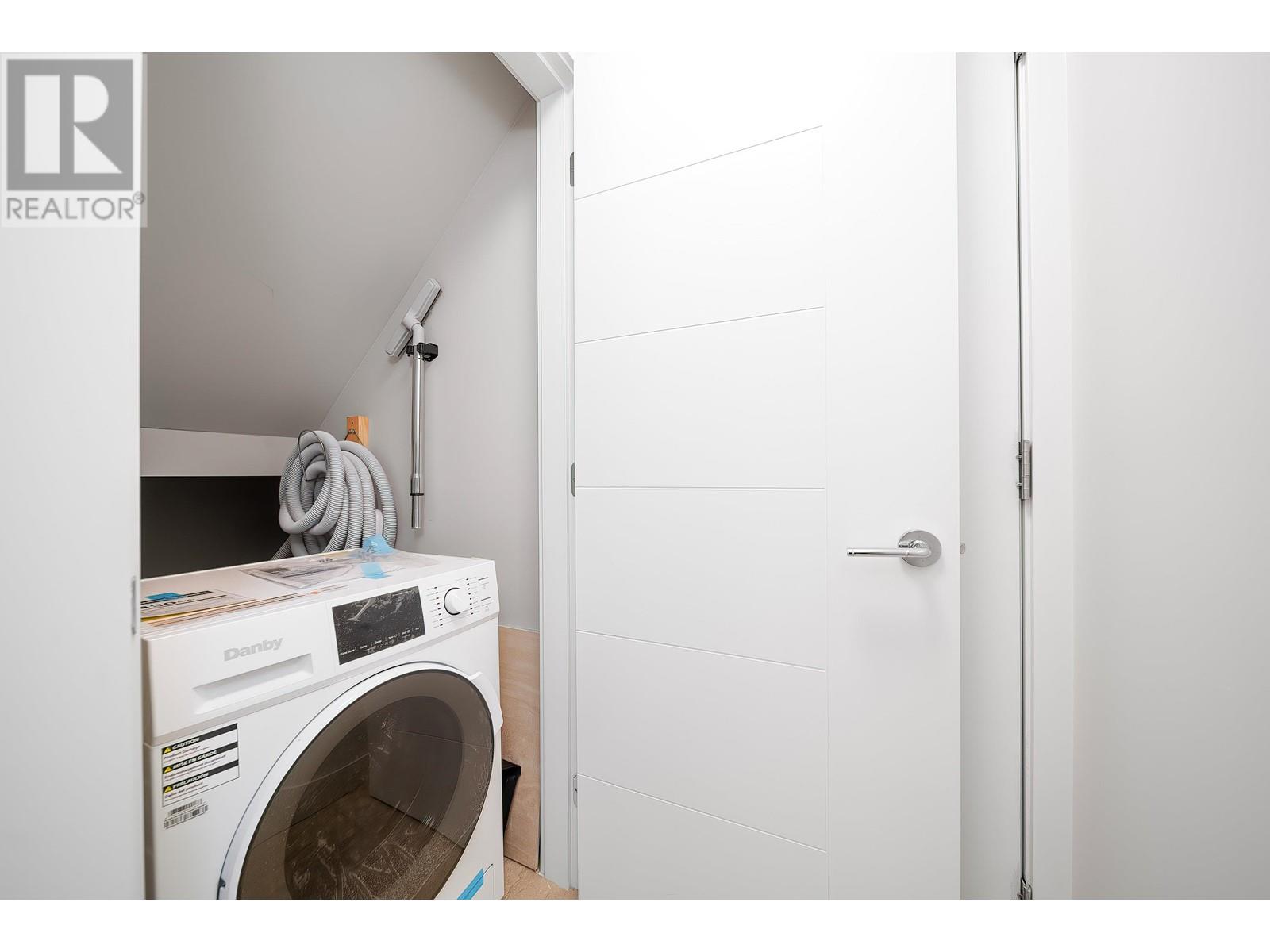 Listing Picture 27 of 39 : 4747 UNION STREET, Burnaby / 本拿比 - 魯藝地產 Yvonne Lu Group - MLS Medallion Club Member