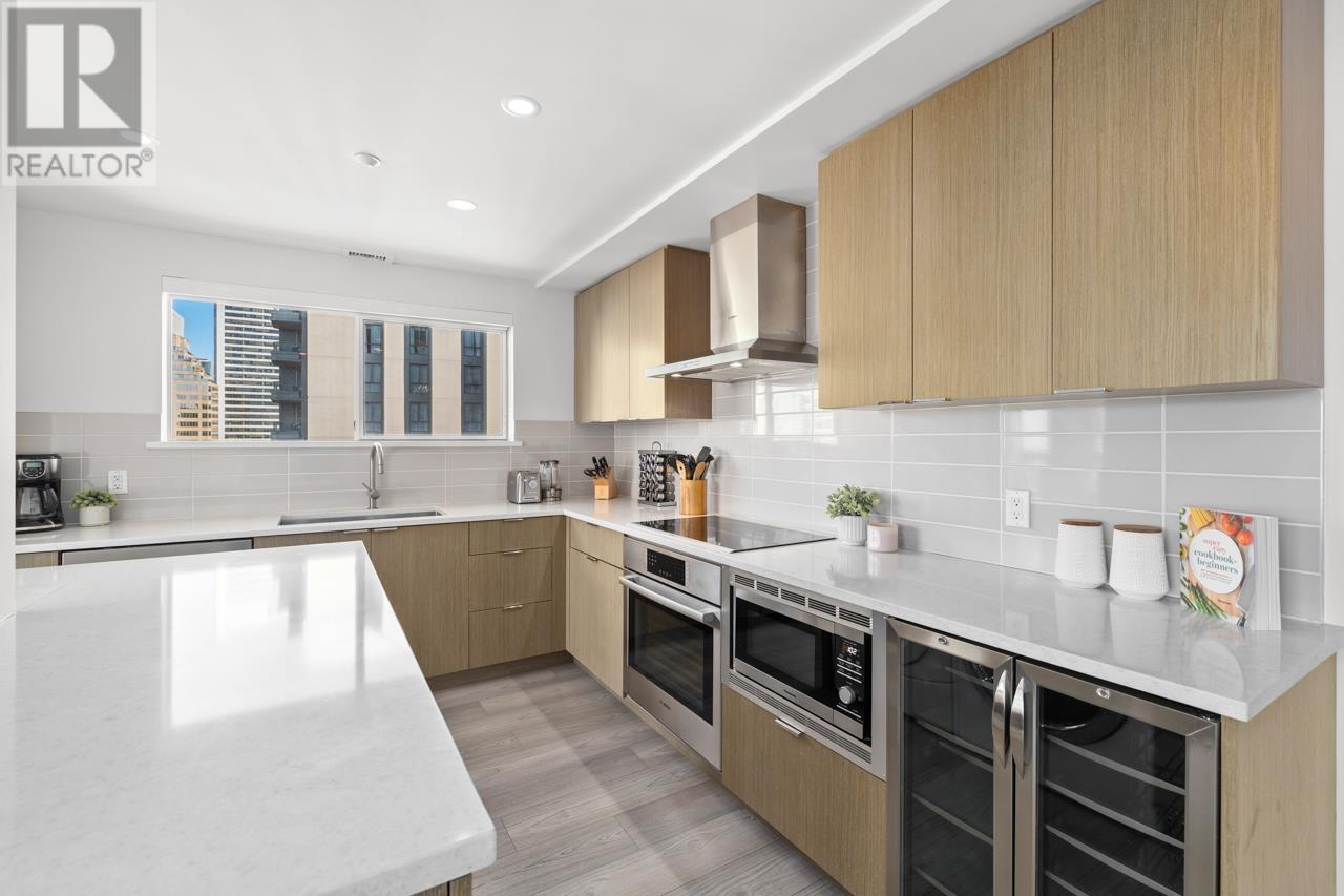 Listing Picture 9 of 40 : 1501 909 BURRARD STREET, Vancouver / 溫哥華 - 魯藝地產 Yvonne Lu Group - MLS Medallion Club Member