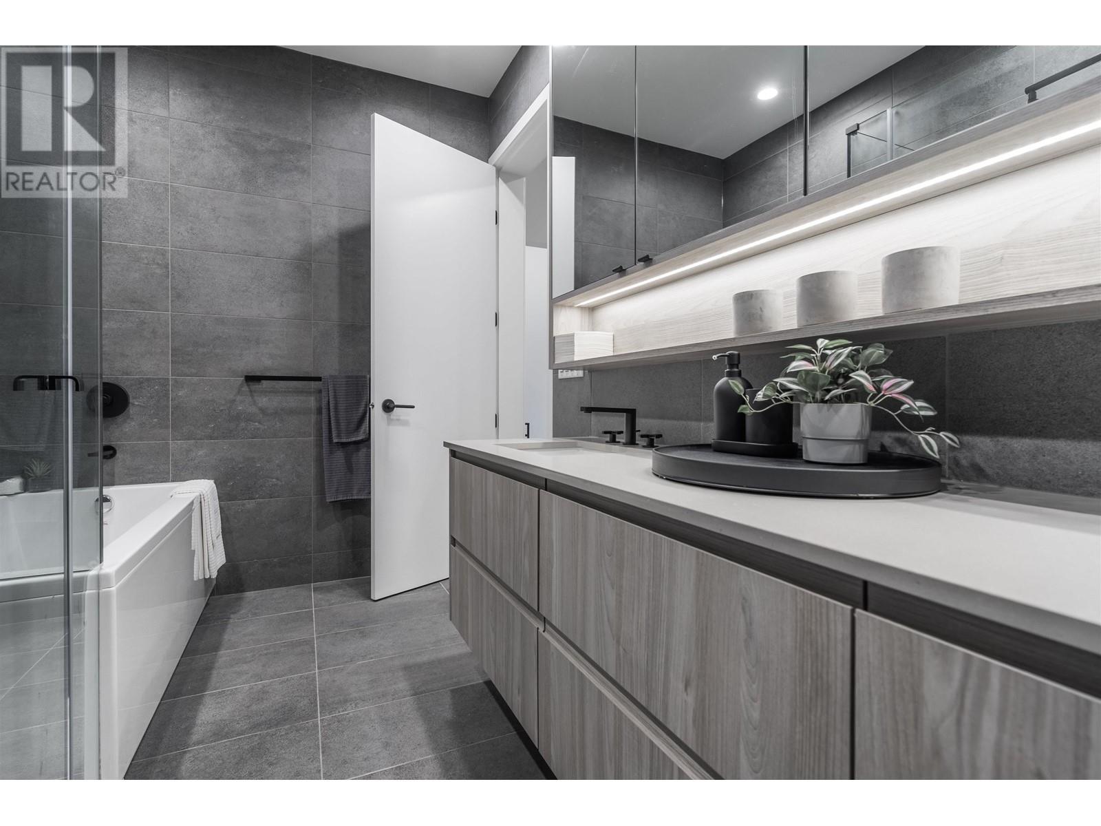 212 300 Salter Street, New Westminster, British Columbia  V3M 0L9 - Photo 14 - R2958531