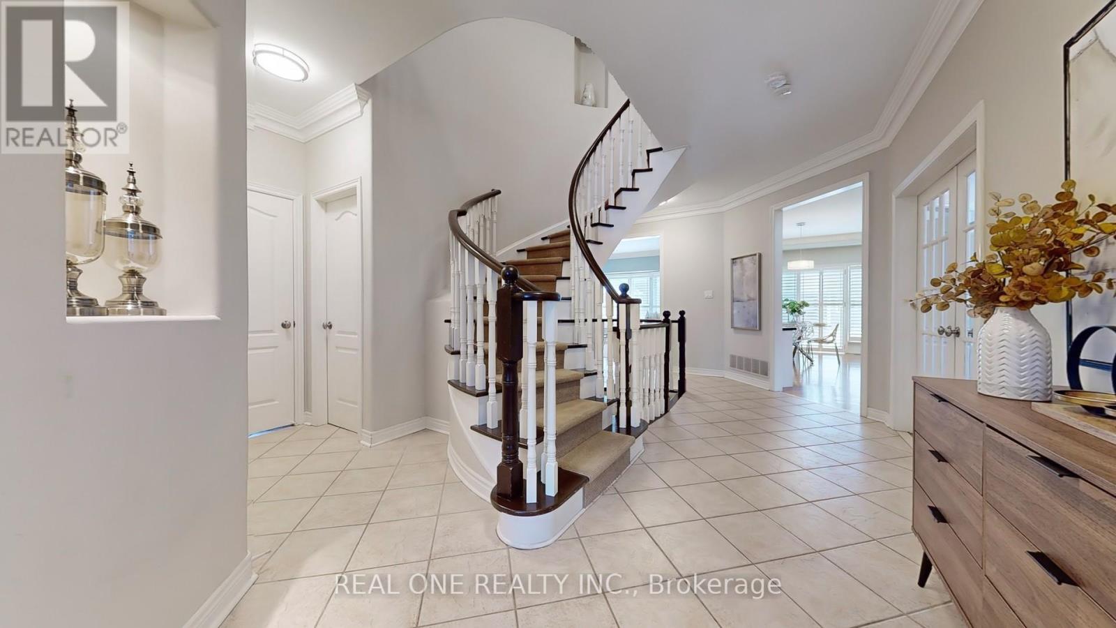 Property at 27 GLEAVE COURT image 3