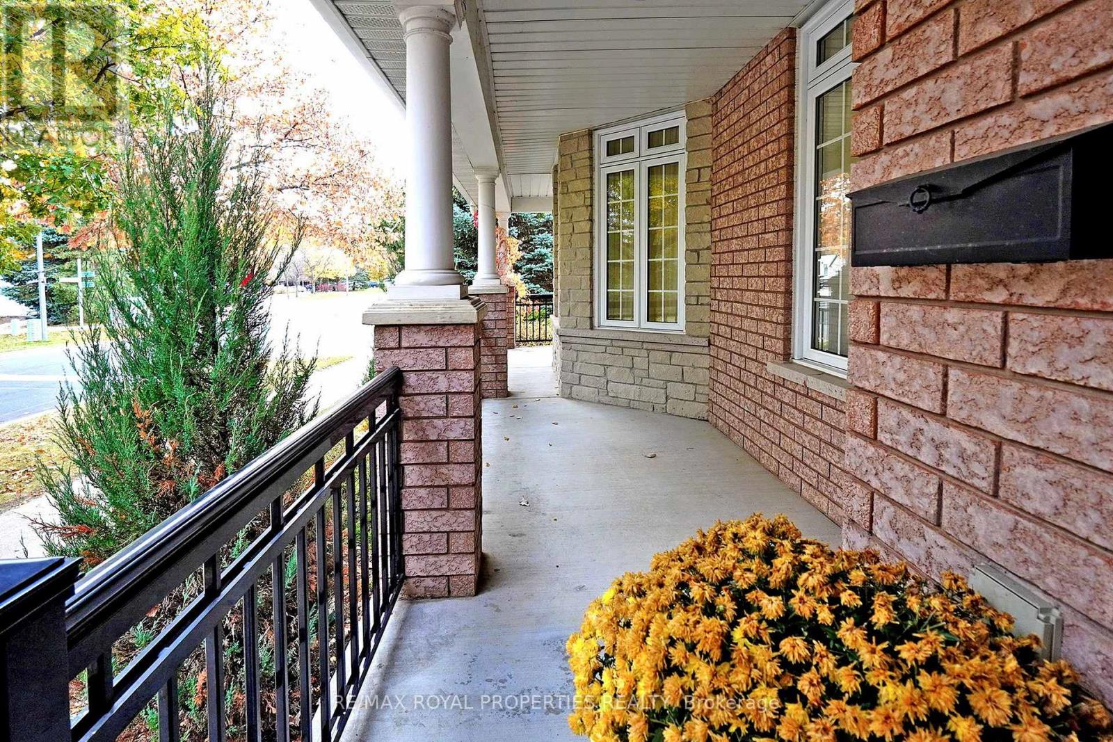 Property at 1 SILVERFLOWER AVENUE image 2
