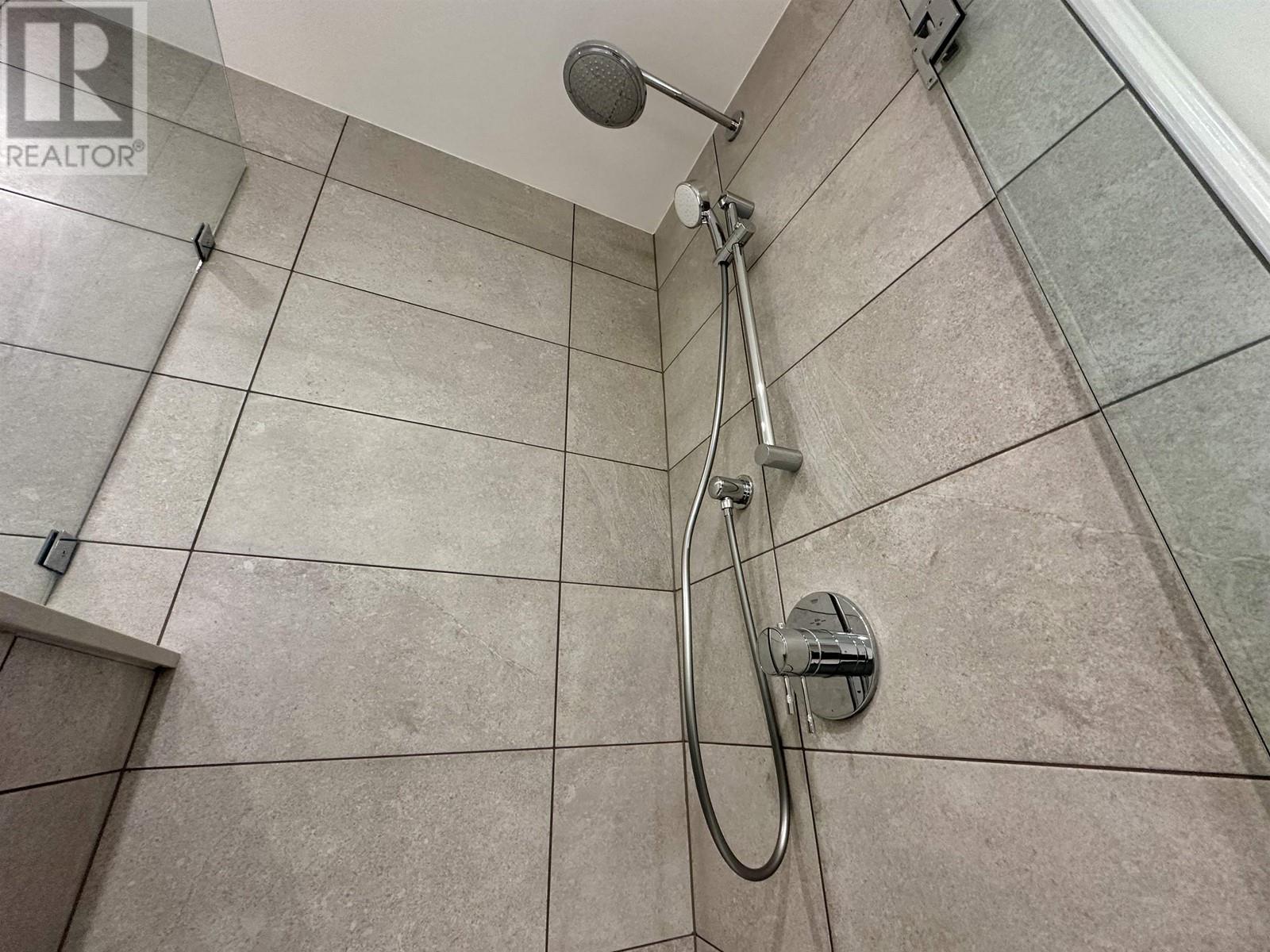 401 2325 Emery Court, North Vancouver, British Columbia  V7J 0E3 - Photo 11 - R2964845