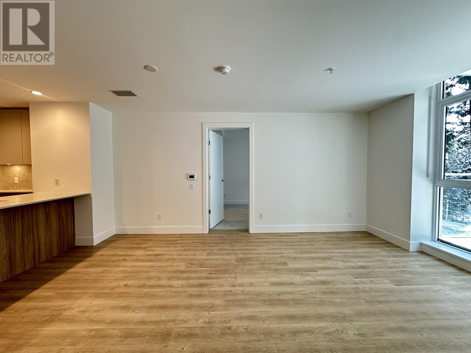 401 2325 Emery Court, North Vancouver, British Columbia  V7J 0E3 - Photo 3 - R2964845