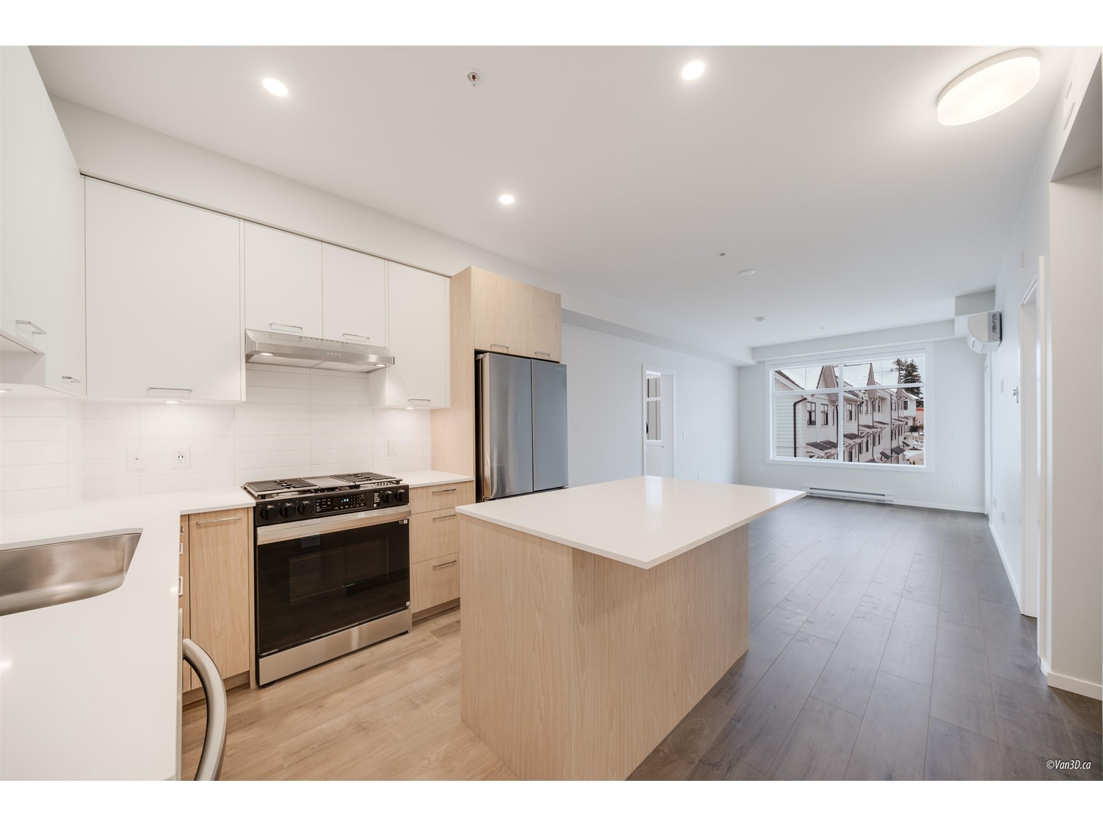 411 3319 148 Street, Surrey, British Columbia  V4P 0H5 - Photo 3 - R2964659
