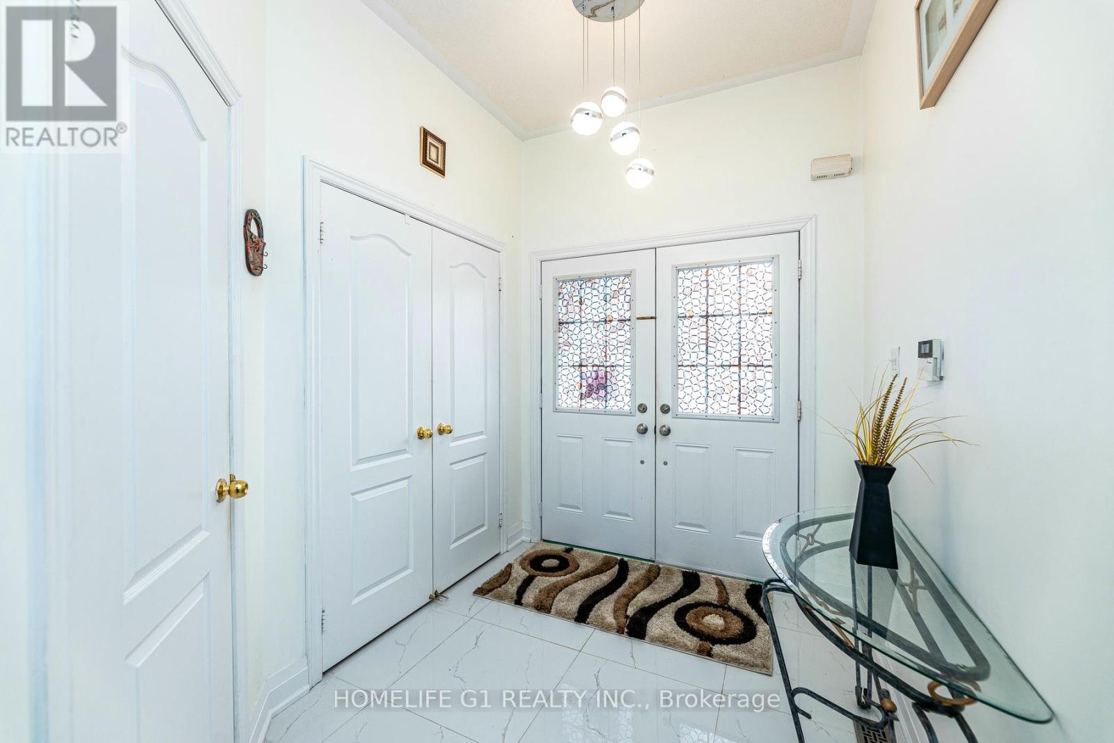 Property at 25 OBLATE CRESCENT image 2