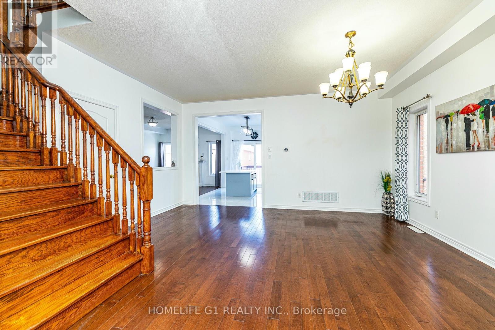 Property at 25 OBLATE CRESCENT image 3