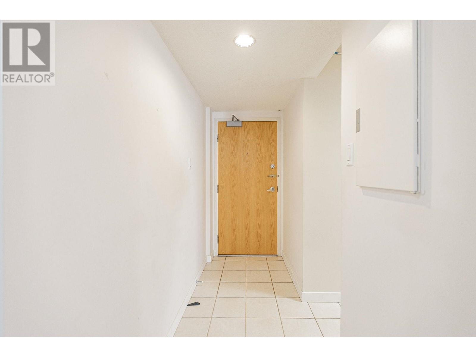 Listing Picture 7 of 29 : 804 8248 LANSDOWNE ROAD, Richmond / 烈治文 - 魯藝地產 Yvonne Lu Group - MLS Medallion Club Member