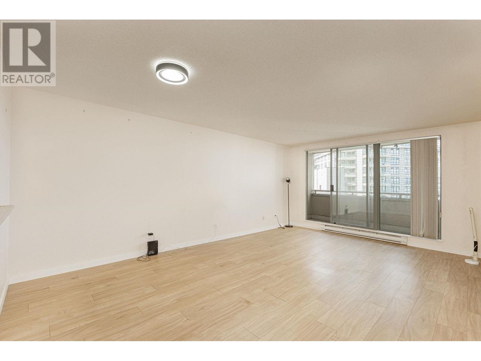 Listing Picture 15 of 29 : 804 8248 LANSDOWNE ROAD, Richmond / 烈治文 - 魯藝地產 Yvonne Lu Group - MLS Medallion Club Member