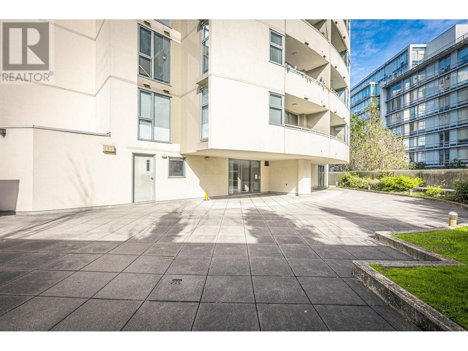 Listing Picture 21 of 29 : 804 8248 LANSDOWNE ROAD, Richmond / 烈治文 - 魯藝地產 Yvonne Lu Group - MLS Medallion Club Member