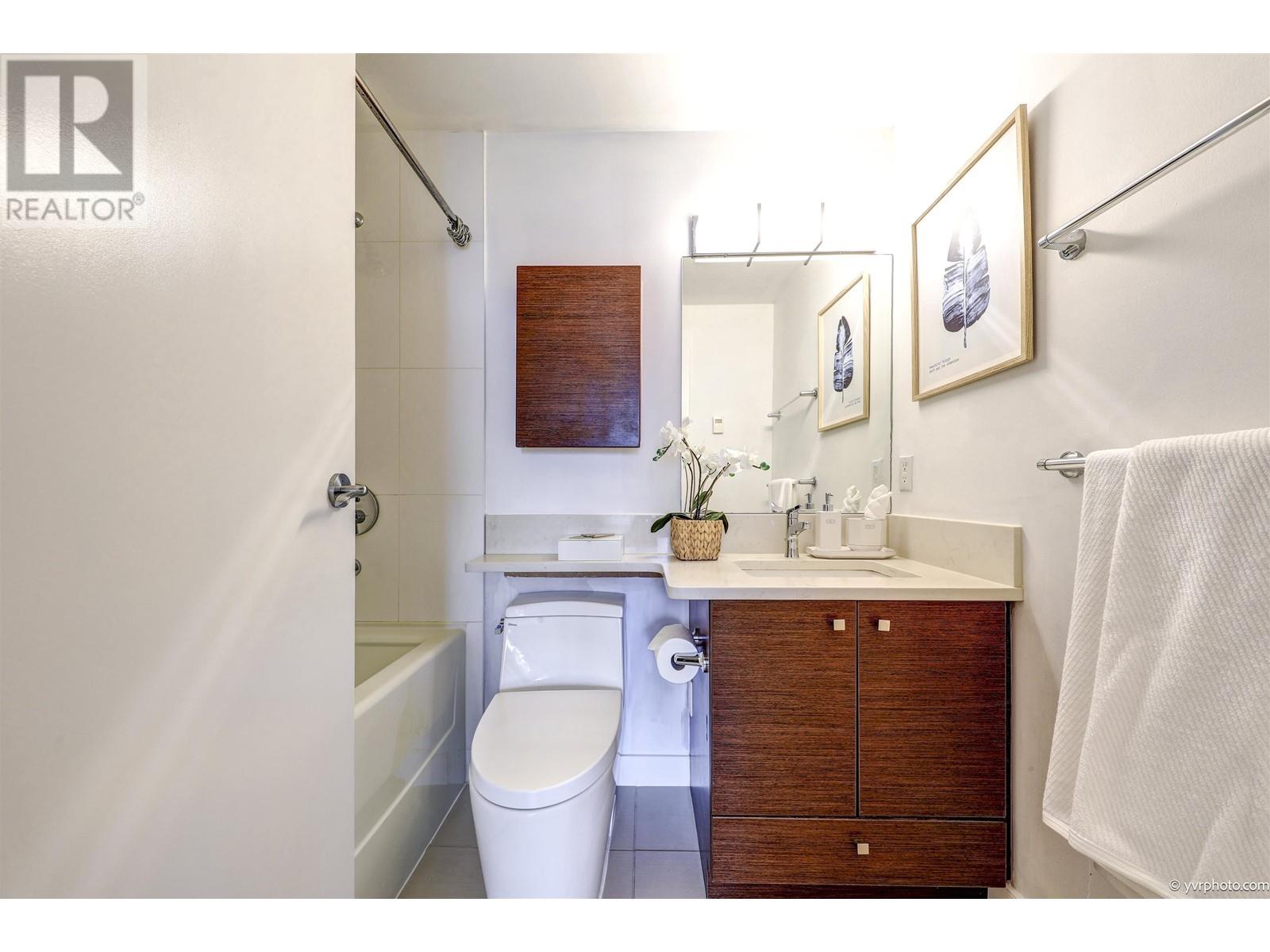 Listing Picture 13 of 16 : 1605 6888 ALDERBRIDGE WAY, Richmond / 烈治文 - 魯藝地產 Yvonne Lu Group - MLS Medallion Club Member