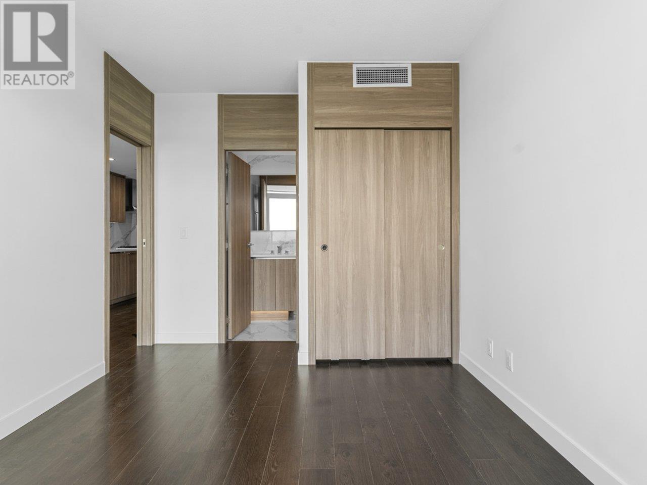 Listing Picture 4 of 6 : 4009 4880 LOUGHEED HIGHWAY, Burnaby / 本拿比 - 魯藝地產 Yvonne Lu Group - MLS Medallion Club Member