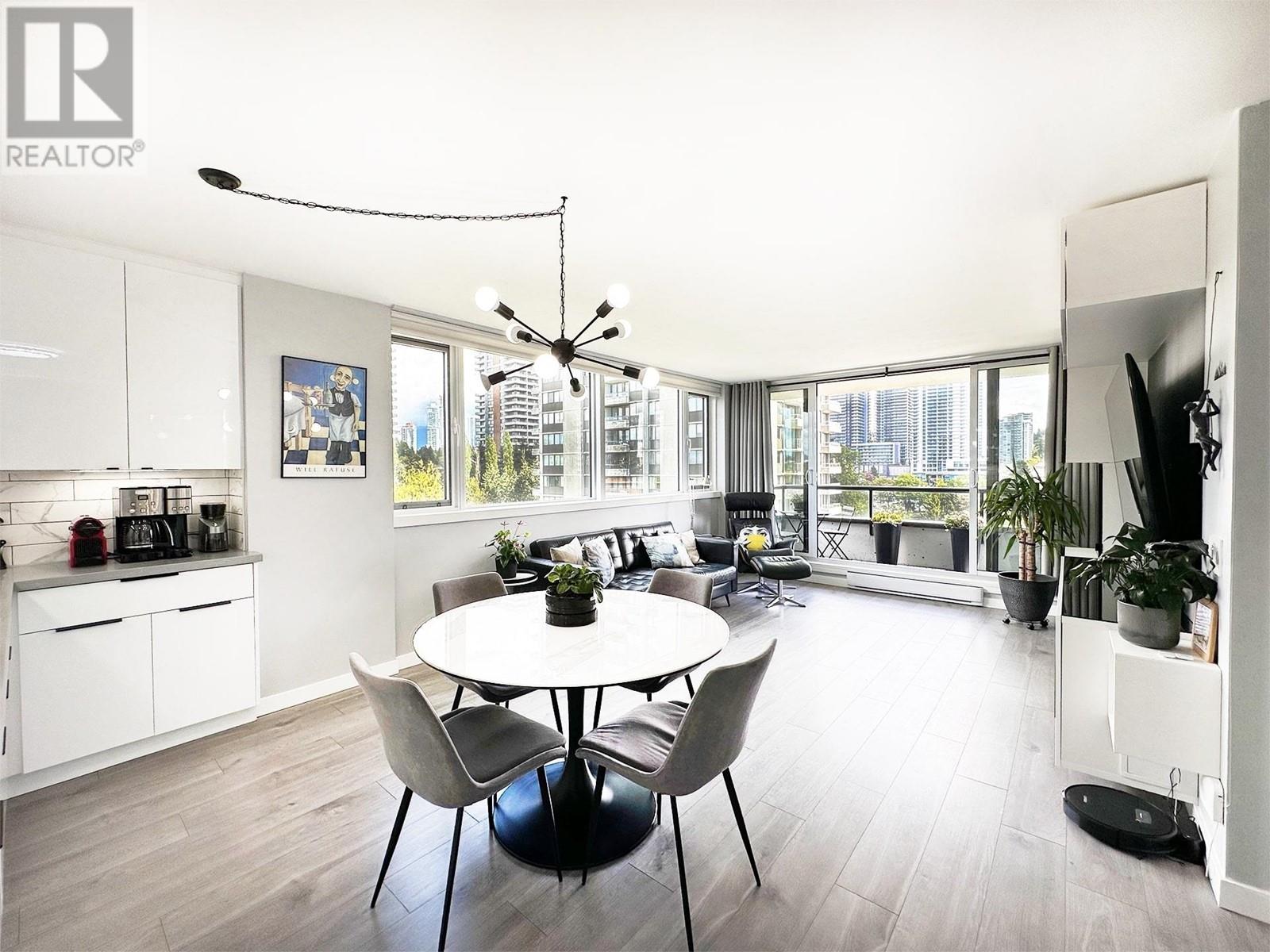 Listing Picture 5 of 22 : 706 3980 CARRIGAN COURT, Burnaby / 本拿比 - 魯藝地產 Yvonne Lu Group - MLS Medallion Club Member