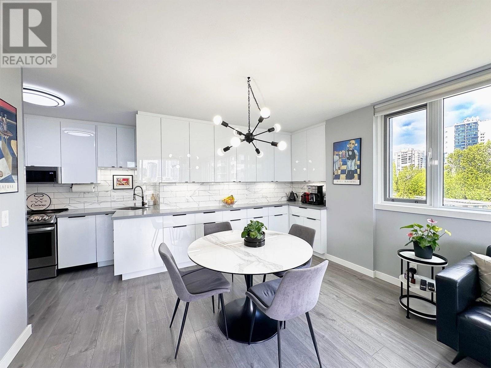 Listing Picture 7 of 22 : 706 3980 CARRIGAN COURT, Burnaby / 本拿比 - 魯藝地產 Yvonne Lu Group - MLS Medallion Club Member