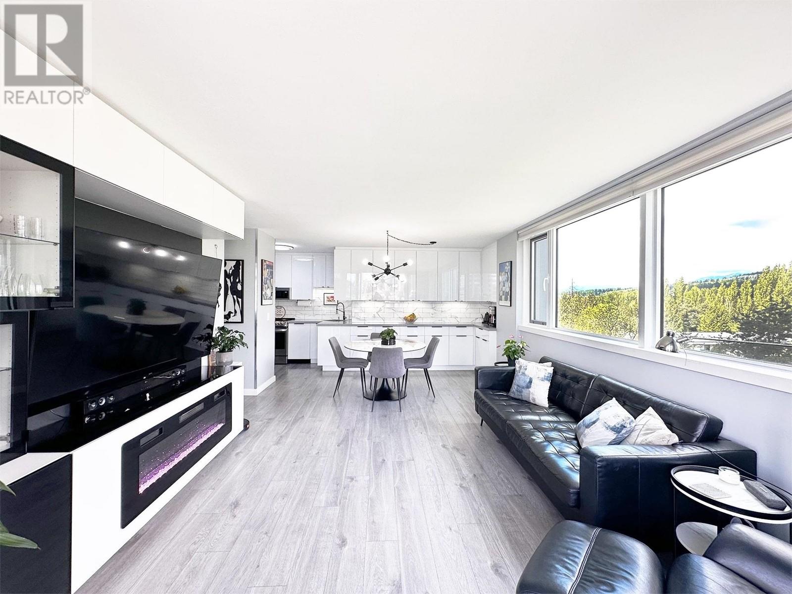 Listing Picture 6 of 22 : 706 3980 CARRIGAN COURT, Burnaby / 本拿比 - 魯藝地產 Yvonne Lu Group - MLS Medallion Club Member