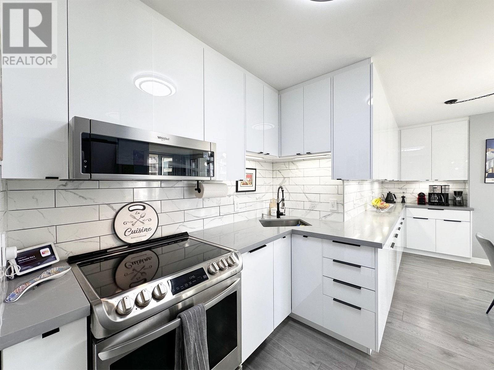 Listing Picture 8 of 22 : 706 3980 CARRIGAN COURT, Burnaby / 本拿比 - 魯藝地產 Yvonne Lu Group - MLS Medallion Club Member