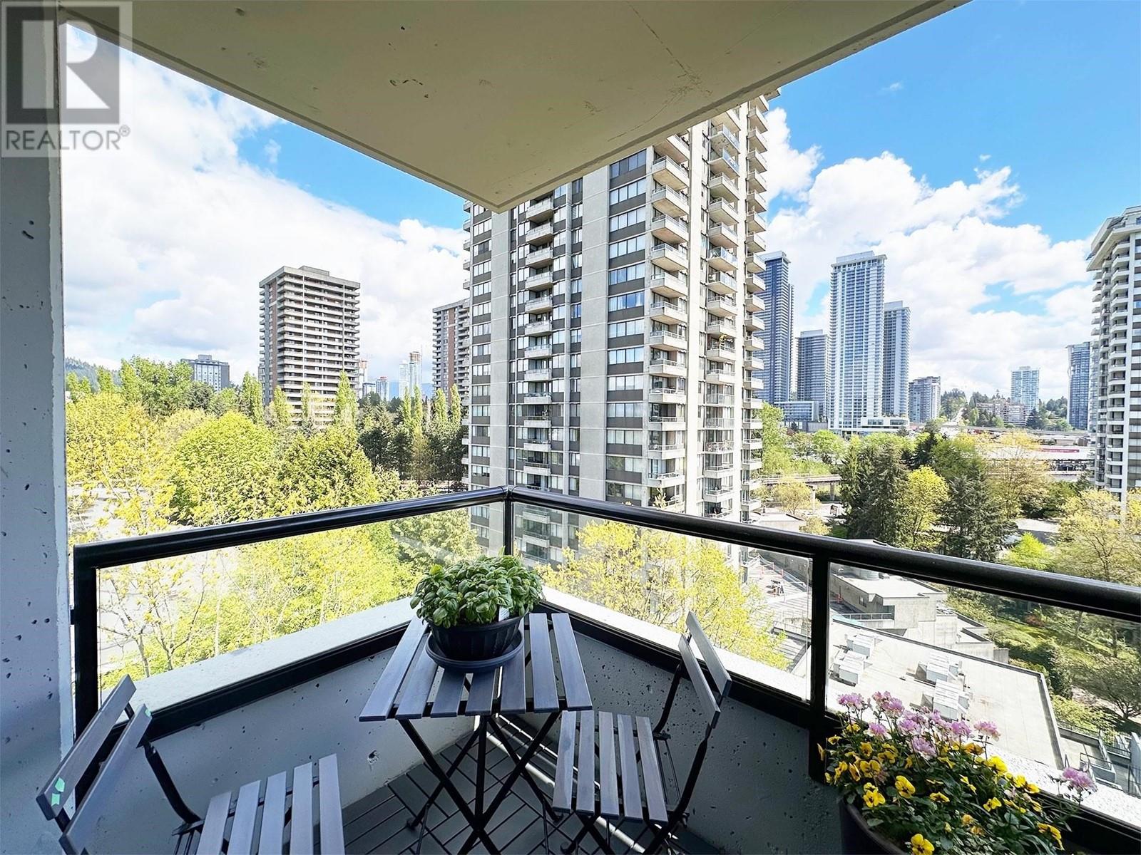 Listing Picture 2 of 22 : 706 3980 CARRIGAN COURT, Burnaby / 本拿比 - 魯藝地產 Yvonne Lu Group - MLS Medallion Club Member
