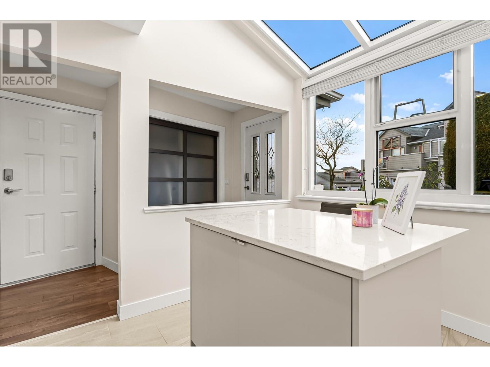 8 323 Governors Court, New Westminster, British Columbia  V3L 5S6 - Photo 6 - R2964854