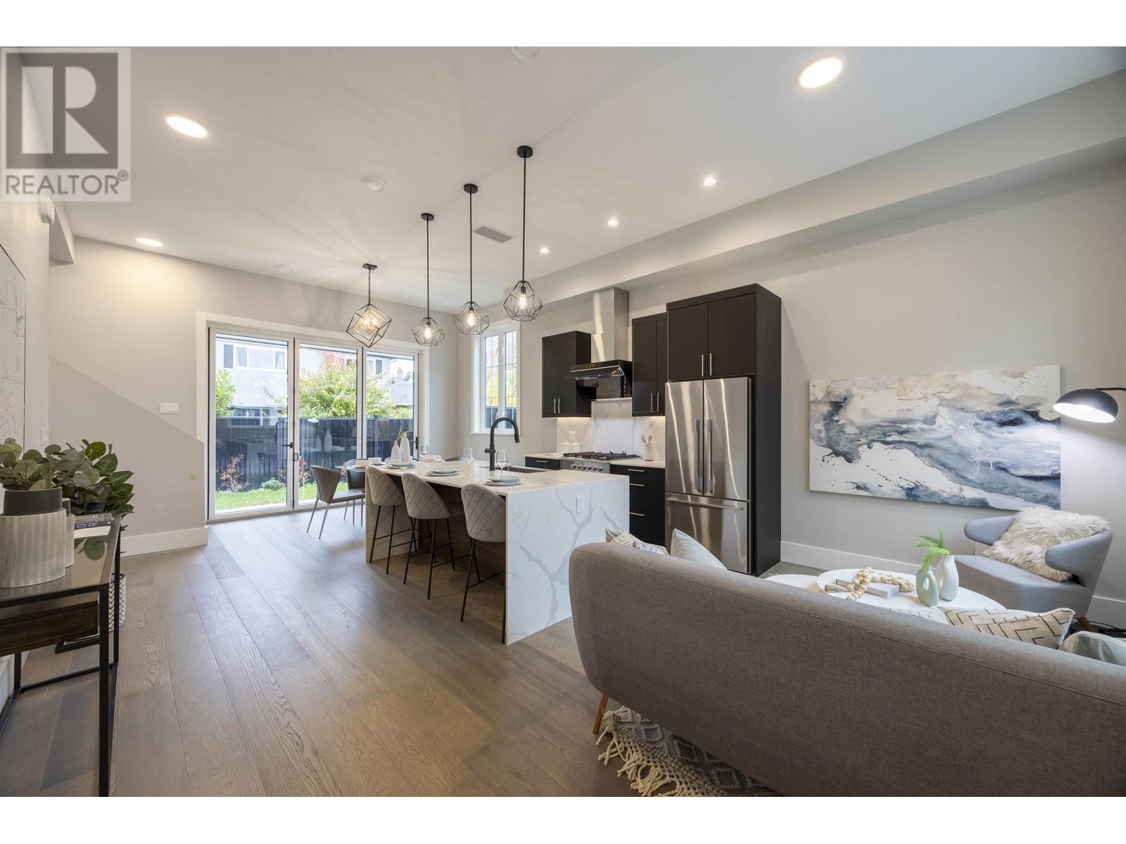 Property at 4 9500 GARDEN CITY ROAD image 3